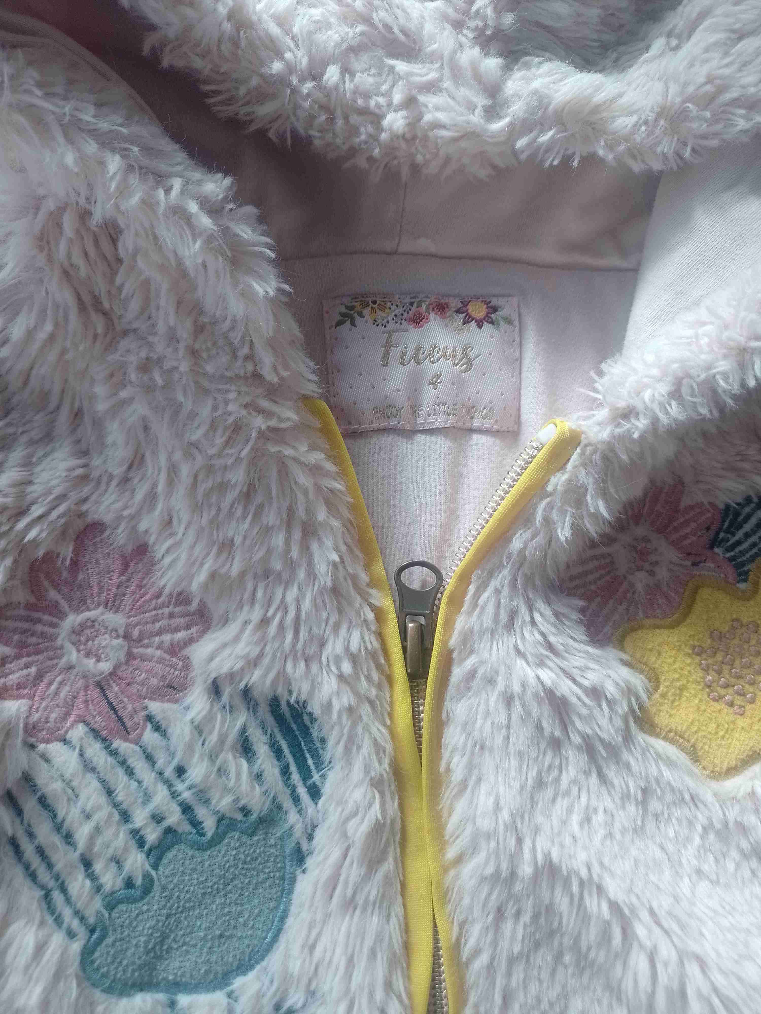 Chaqueta infantil peluda con capucha - miniatura 2