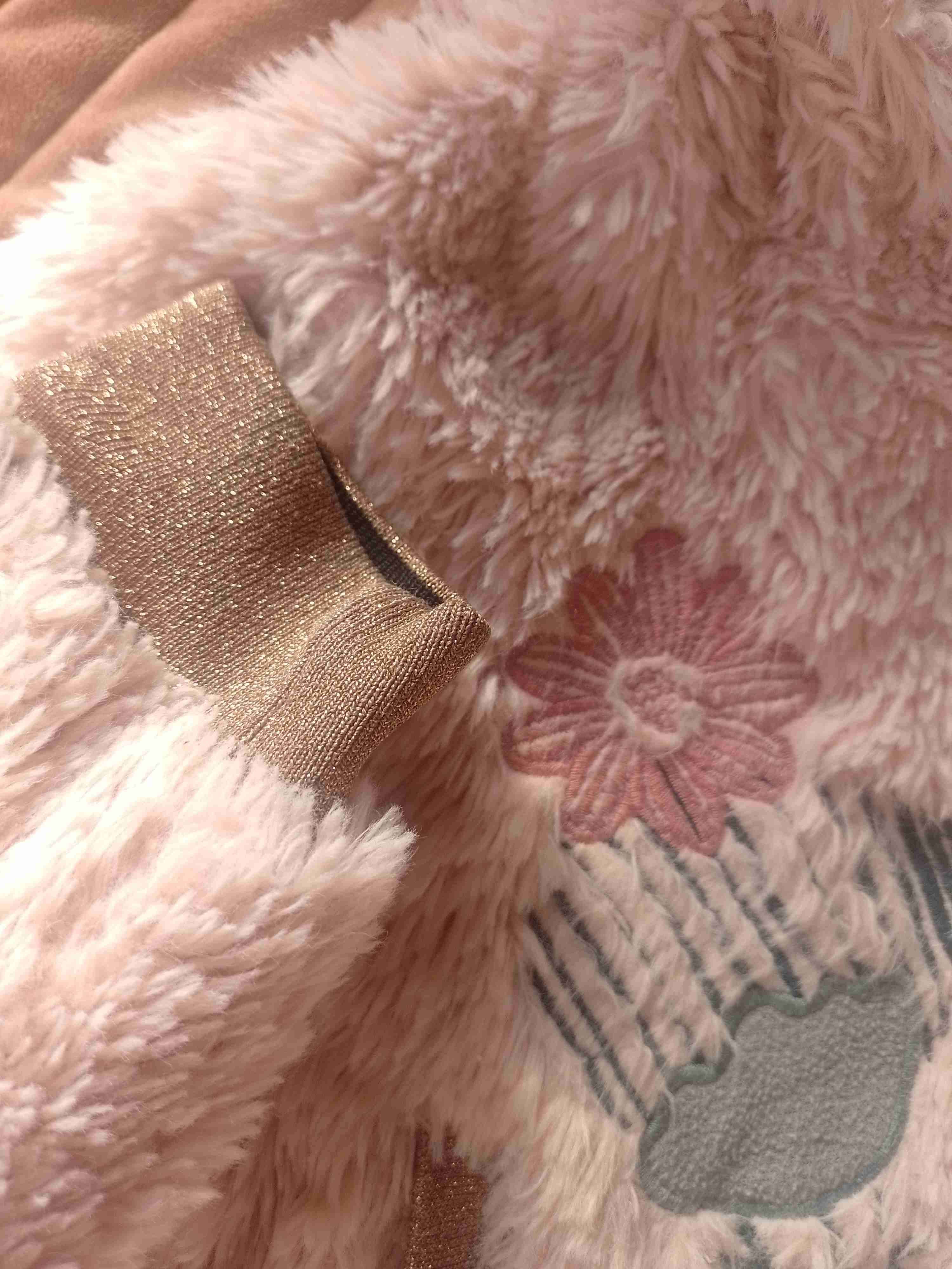 Chaqueta infantil peluda con capucha - miniatura 3