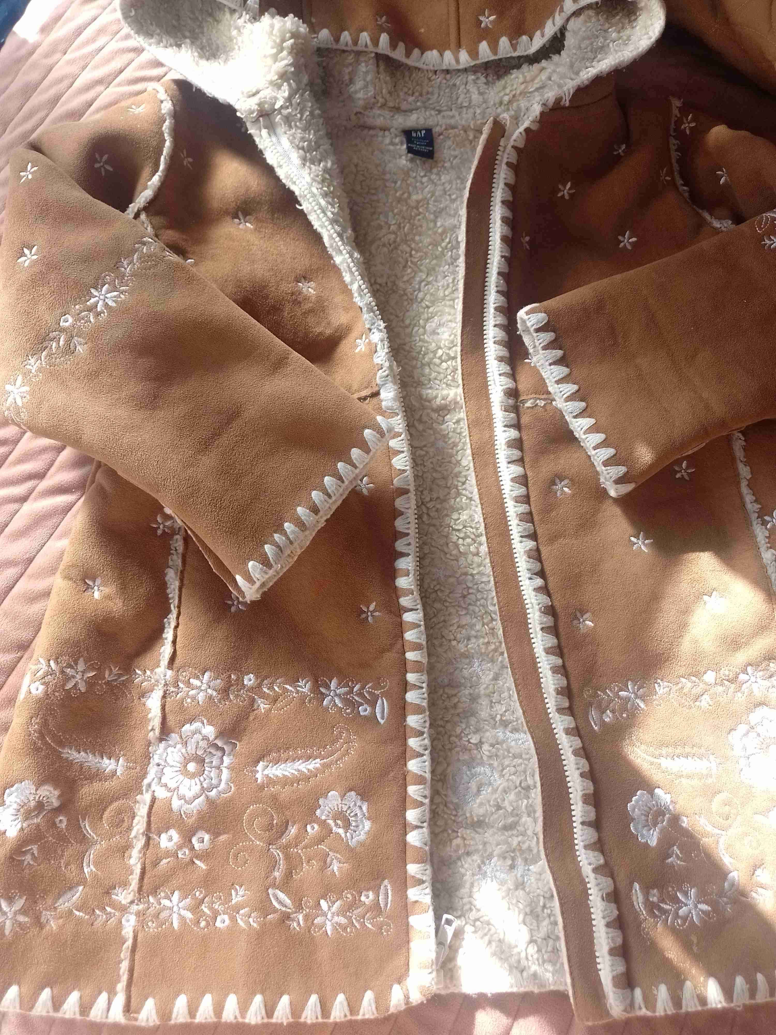 Chaqueta bordada con capucha - miniatura 1