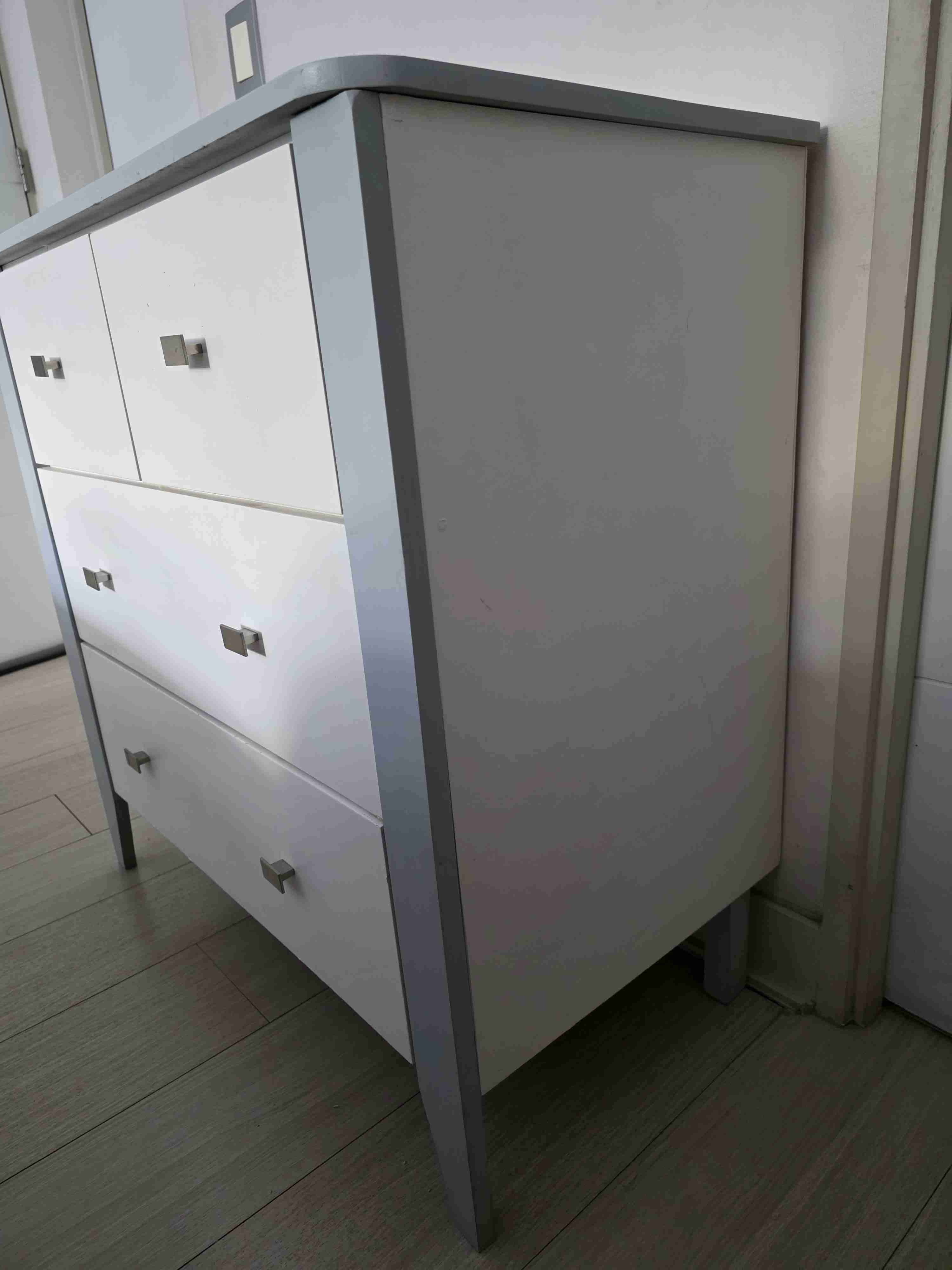 Cómoda cajonera en excelente estado - miniatura 1