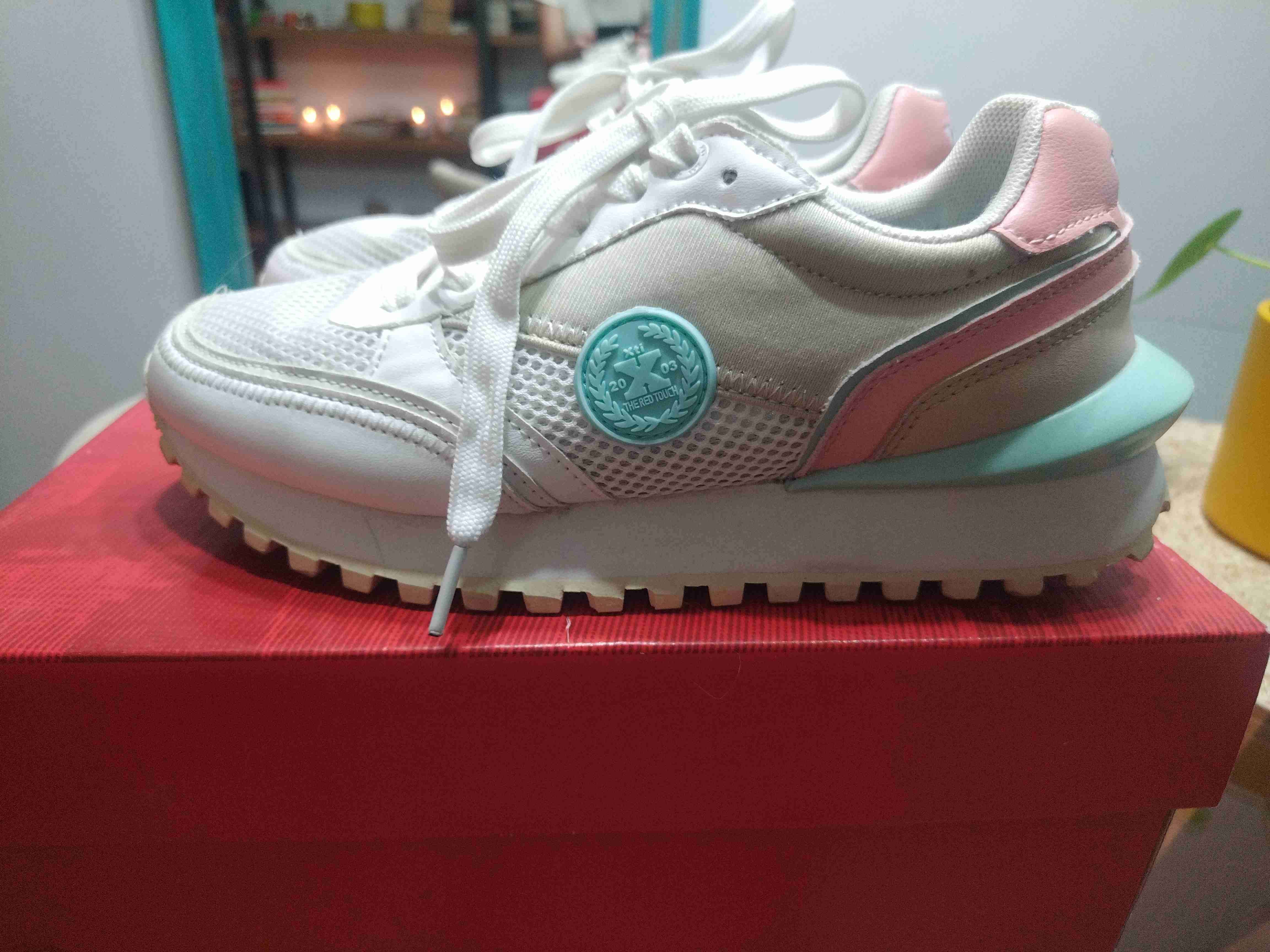Zapatillas deportivas blancas y pastel - miniatura 2