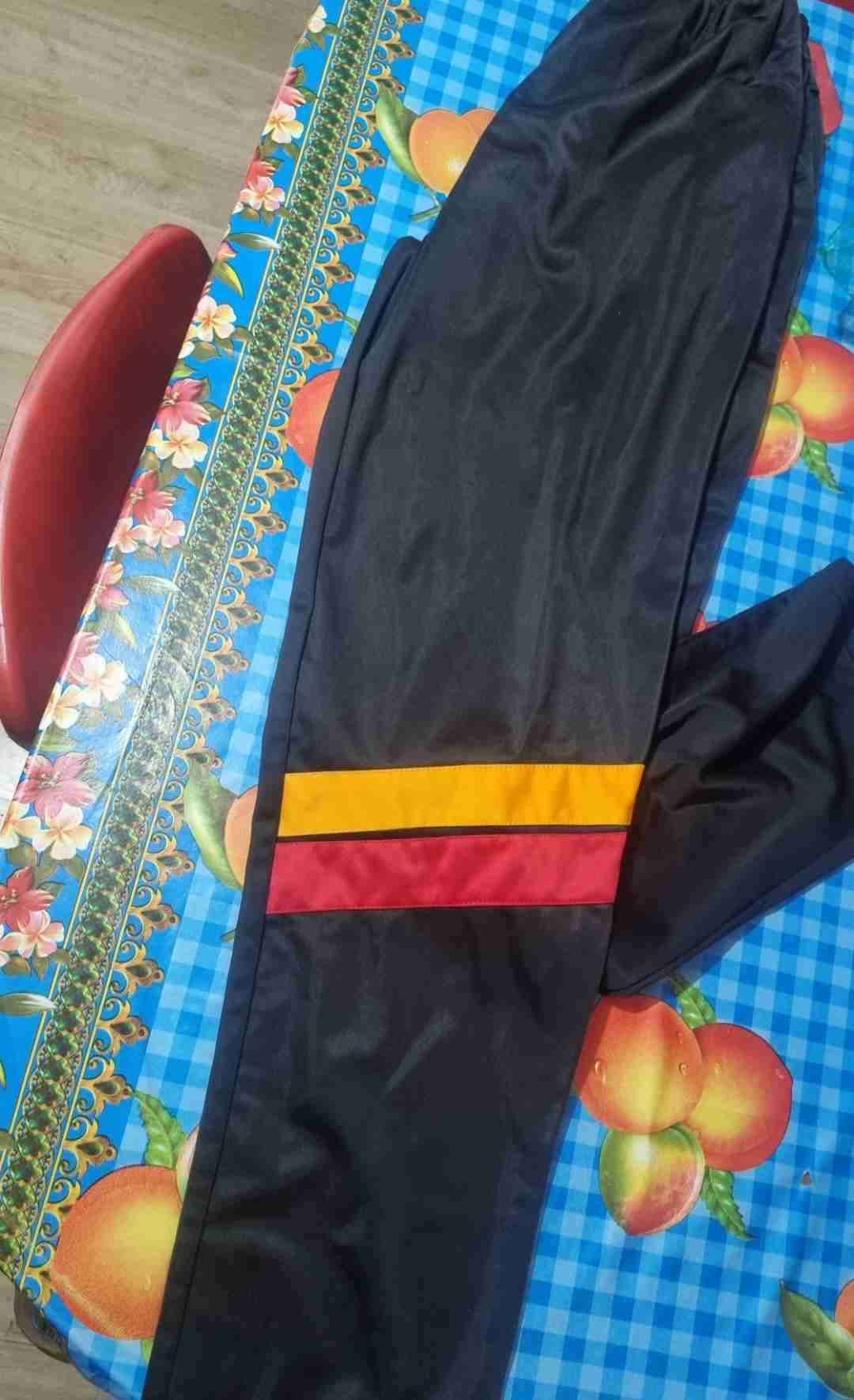 Buzo de liceo comercial - miniatura 2