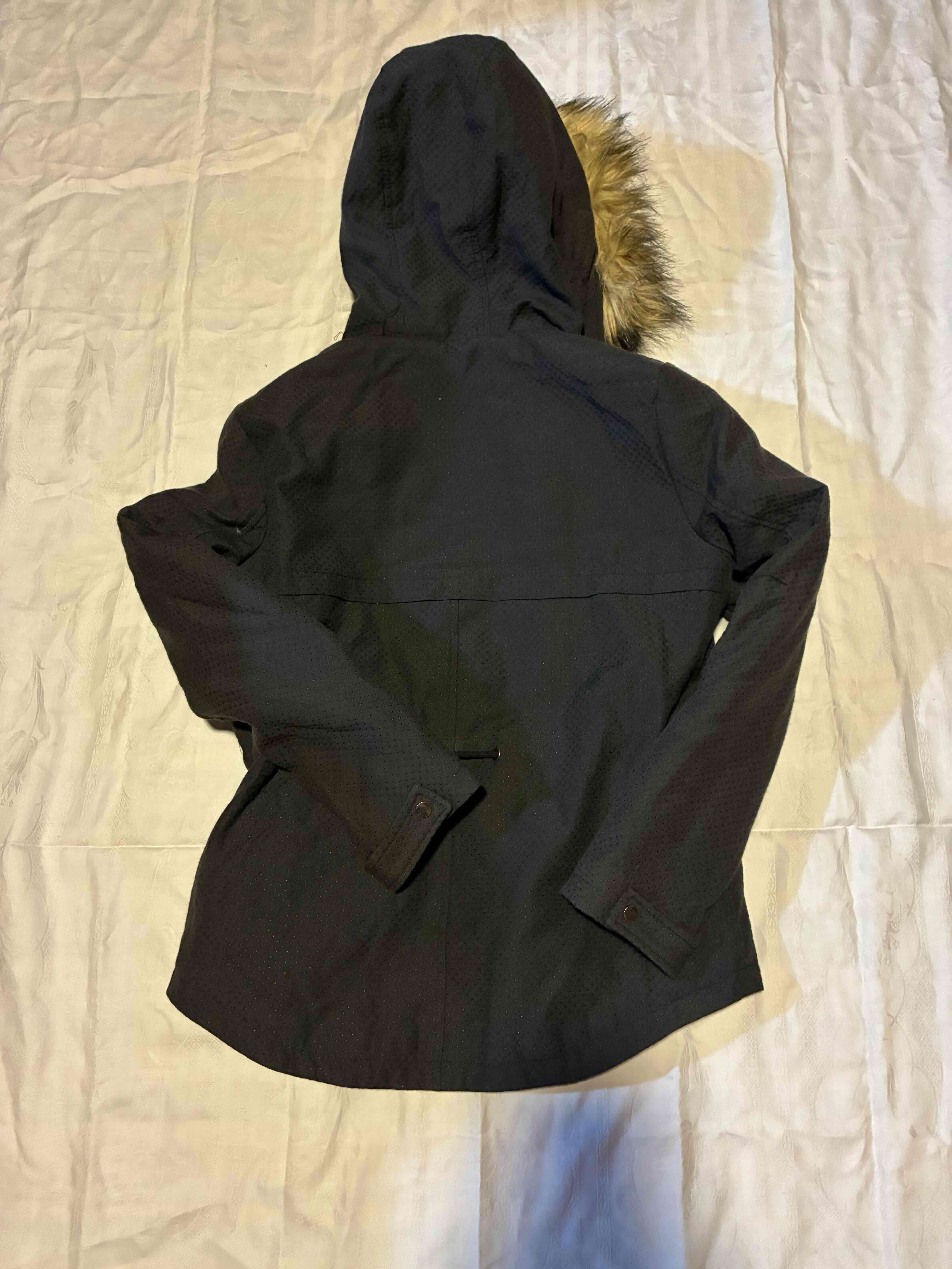 Parka negra con capucha de pelo talla M - miniatura 2