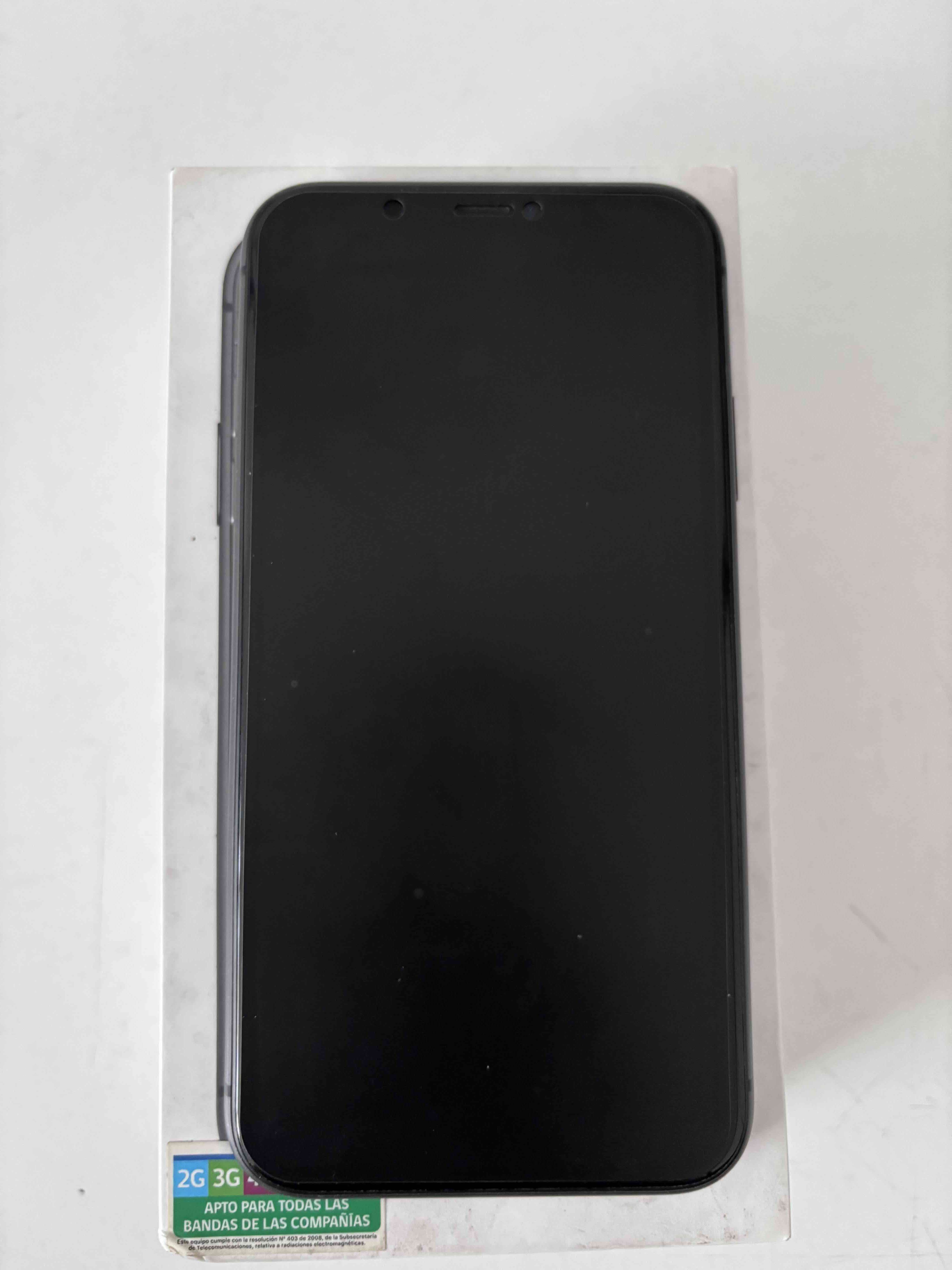 iPhone 11 negro en buen estado - miniatura 2