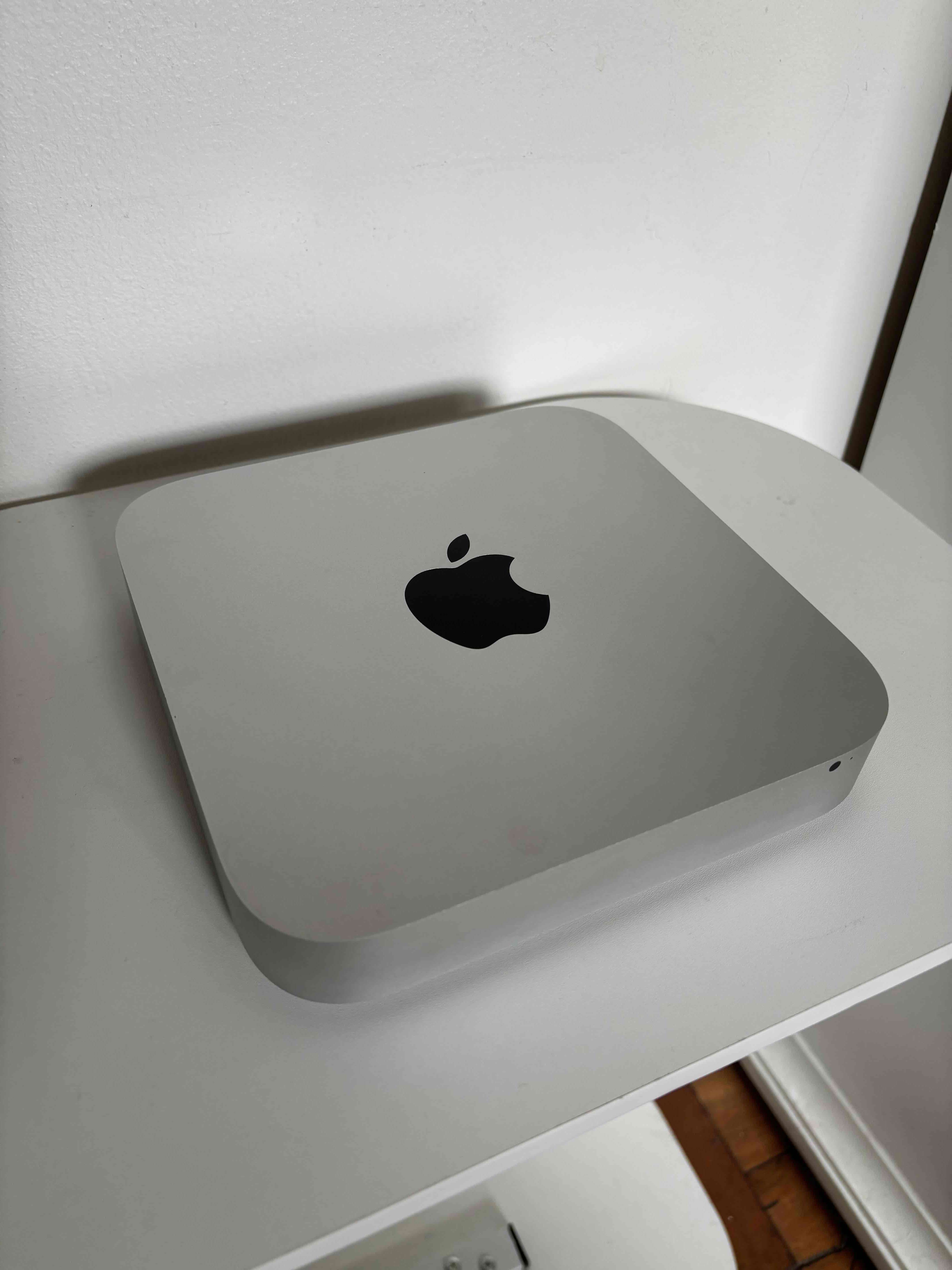 Apple Mac Mini con teclado y mouse - miniatura 2