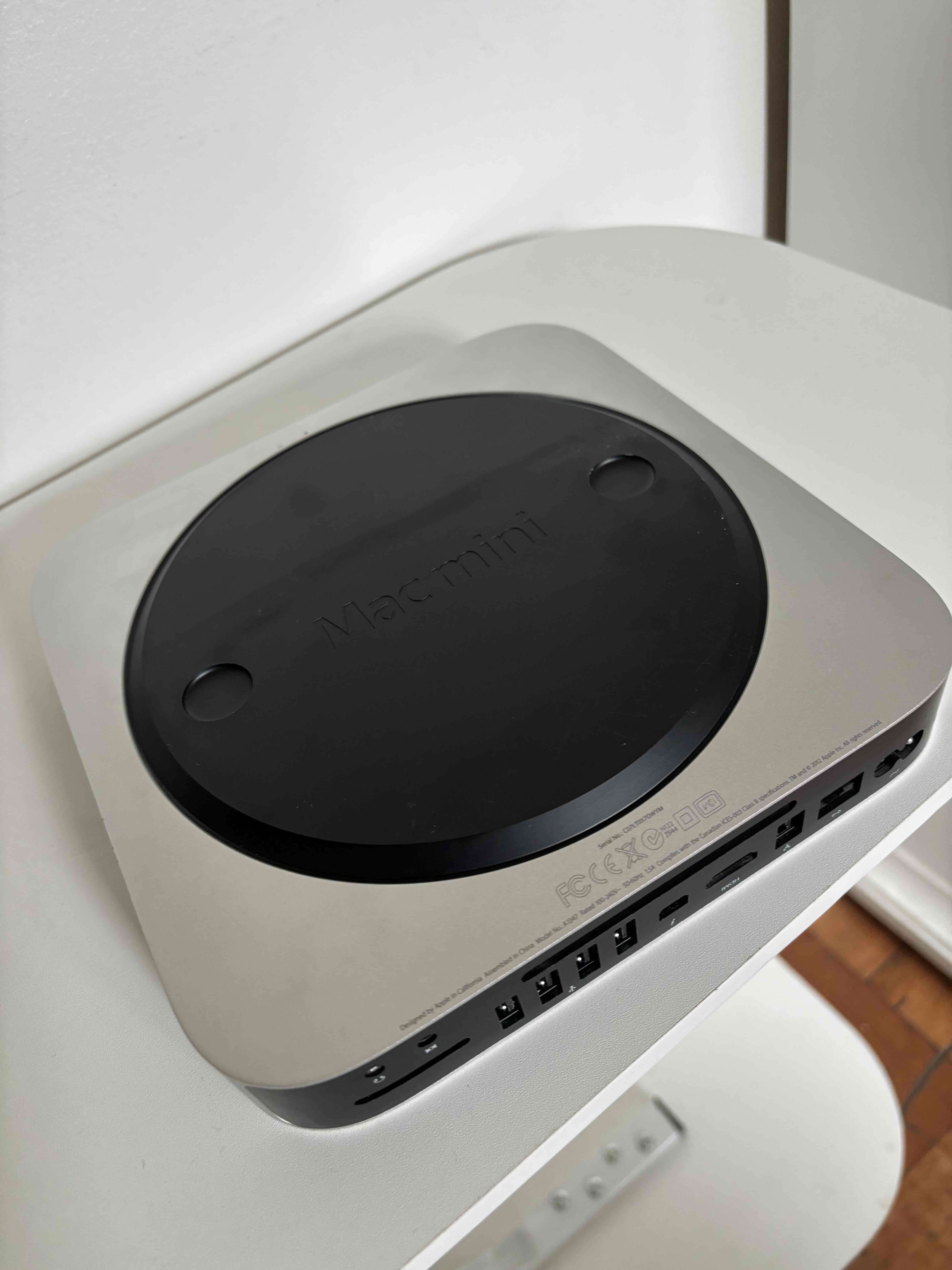 Apple Mac Mini con teclado y mouse - miniatura 3