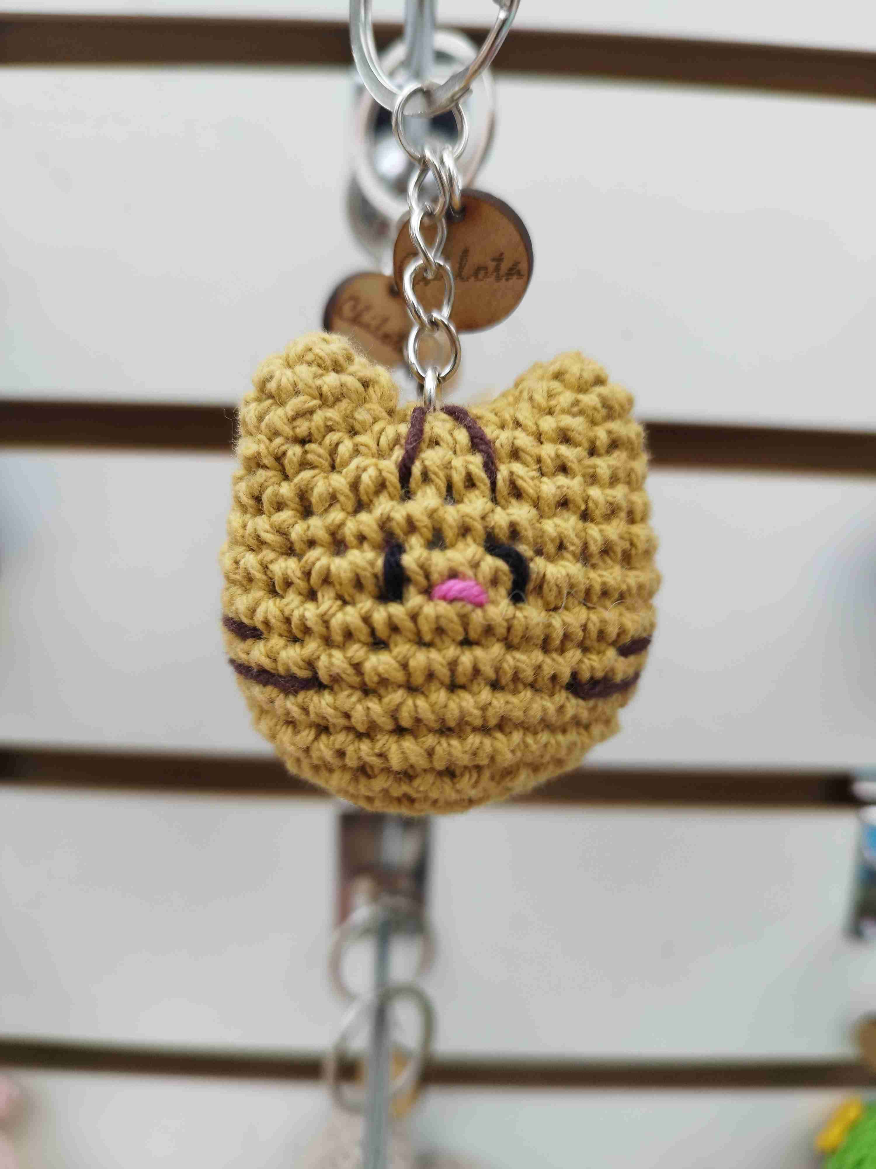 Llavero de amigurumi gato