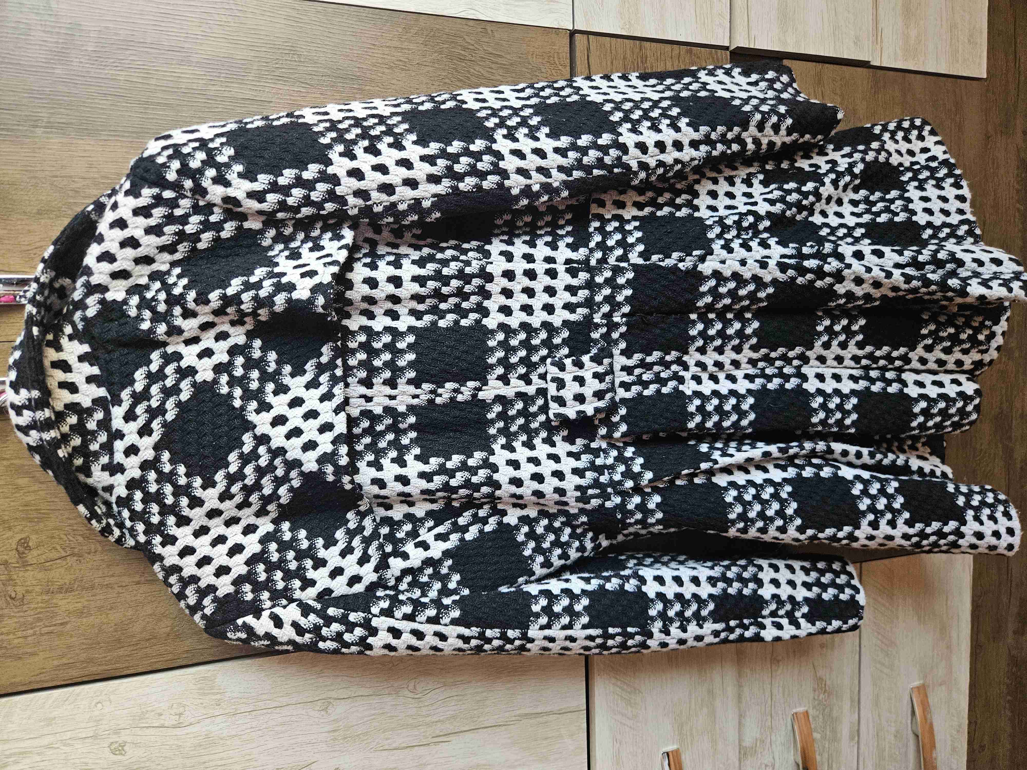 Abrigo de cuadros blanco y negro - miniatura 3