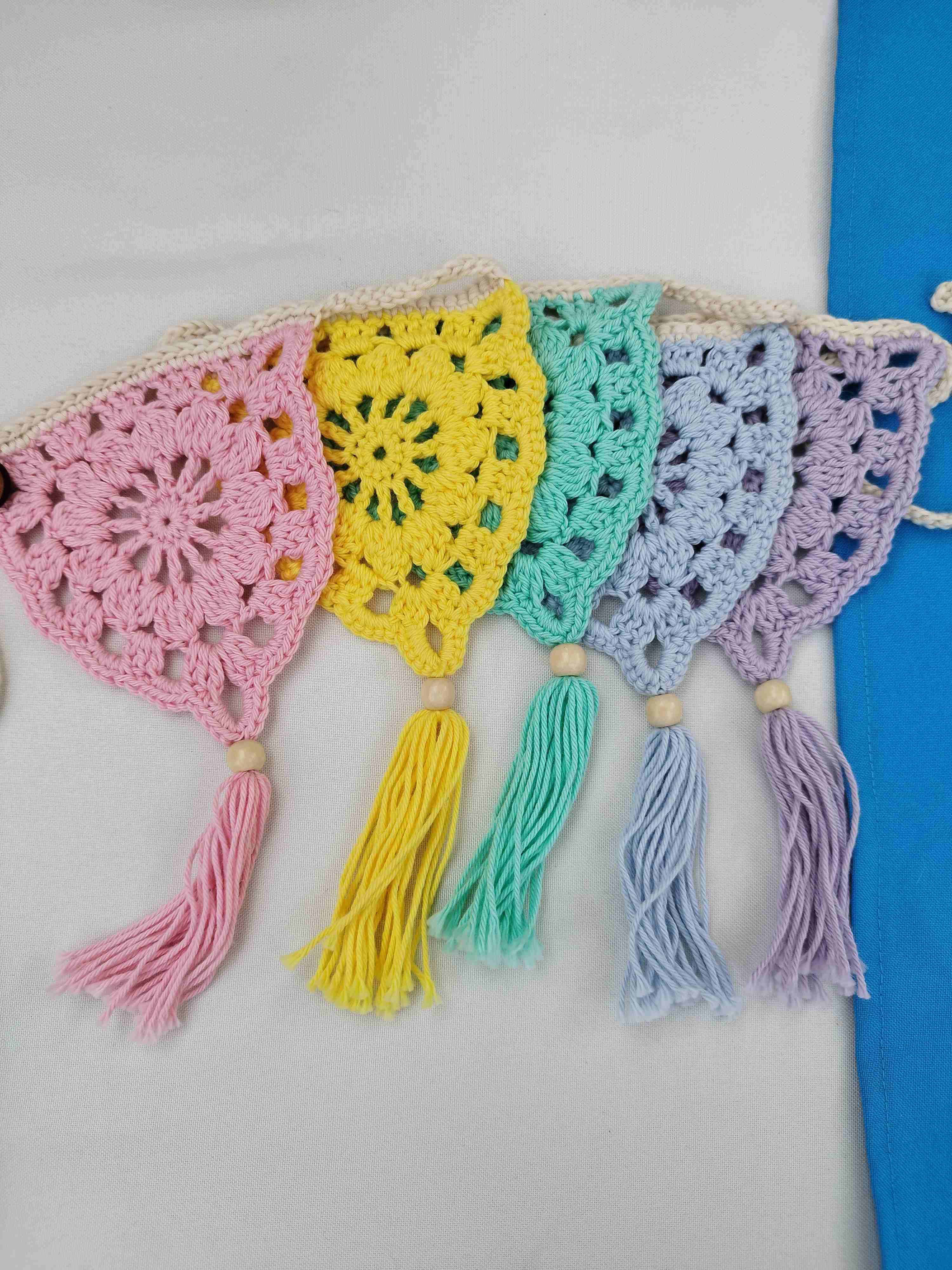 Guirnalda de crochet colorida