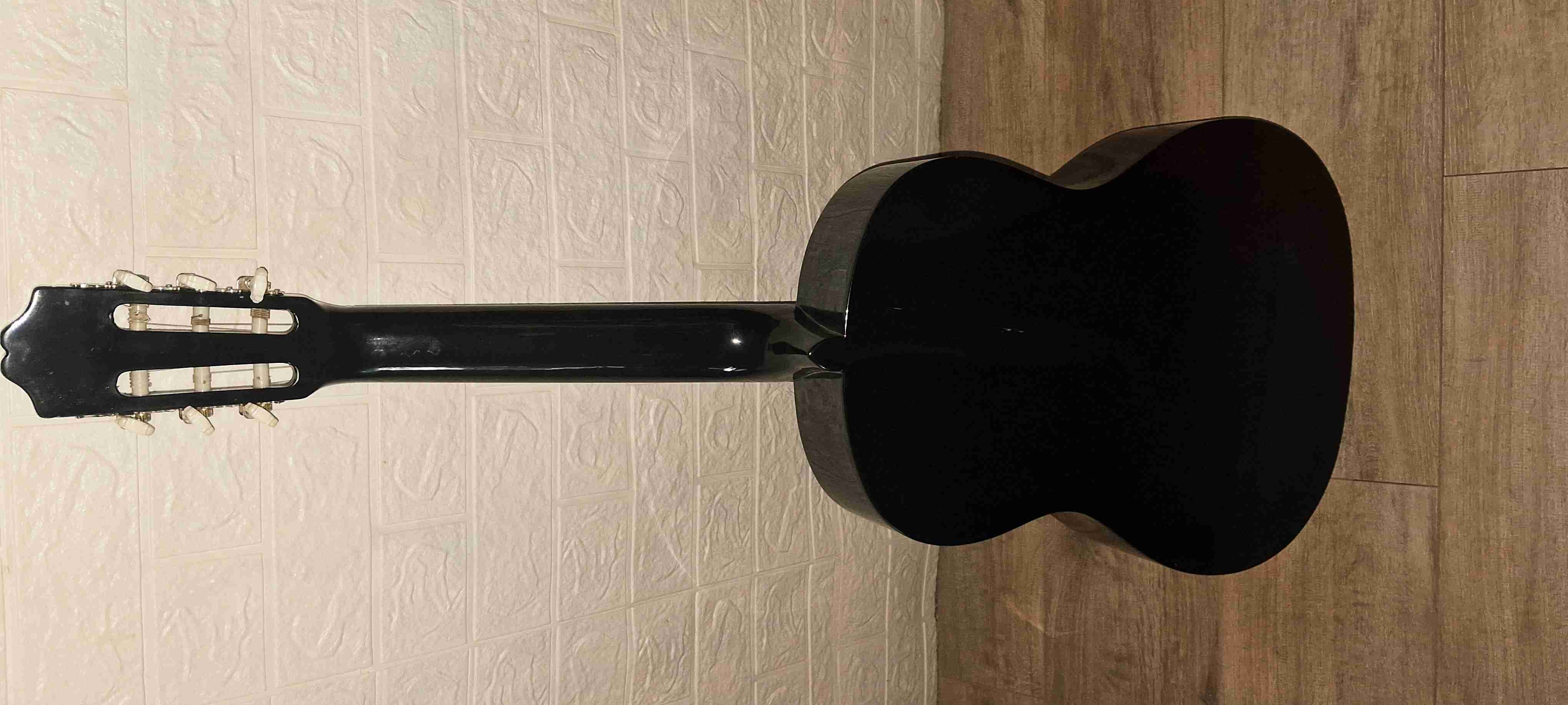 Guitarra acústica negra - miniatura 2