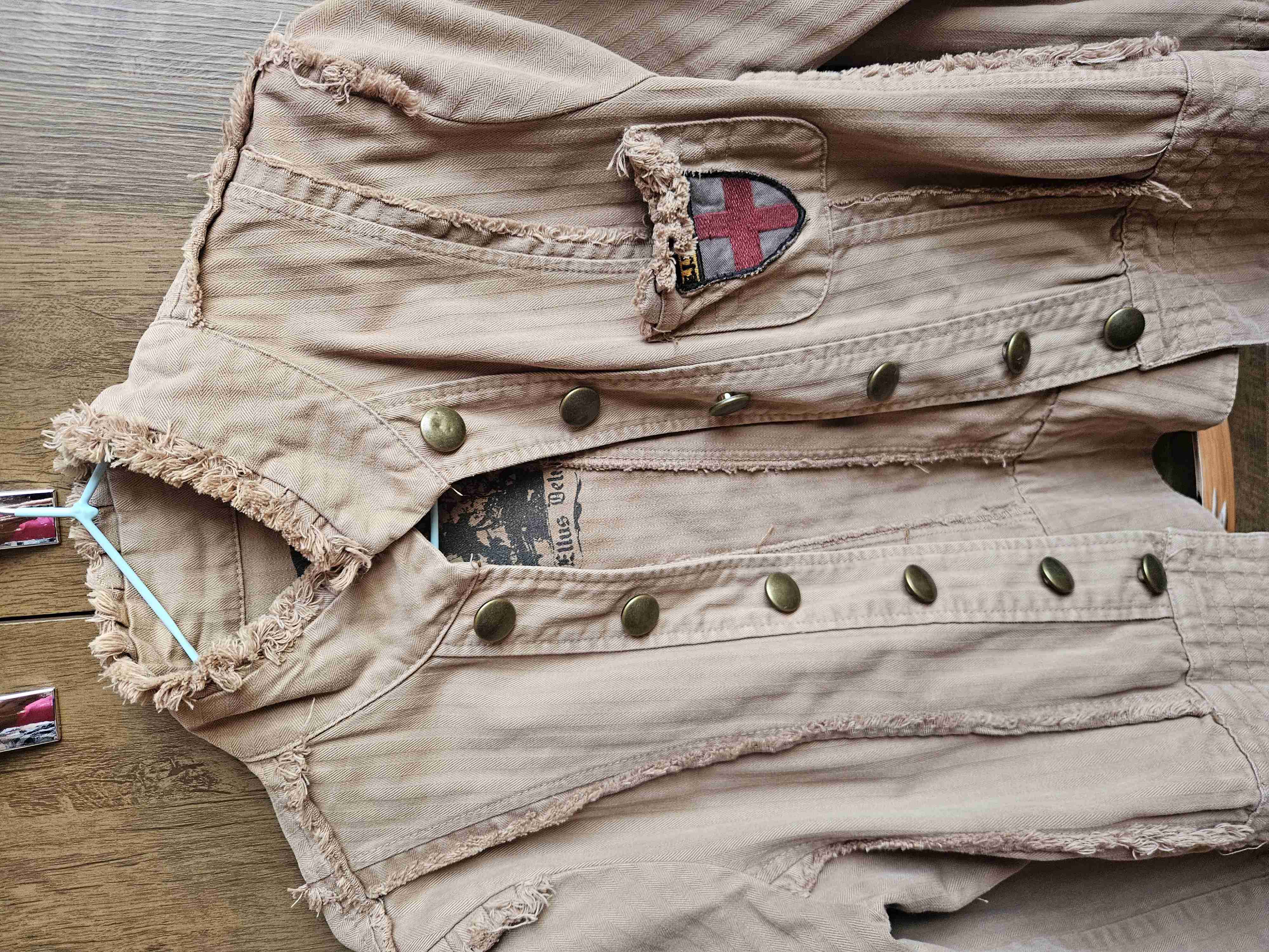 Chaqueta beige estilo militar - miniatura 1