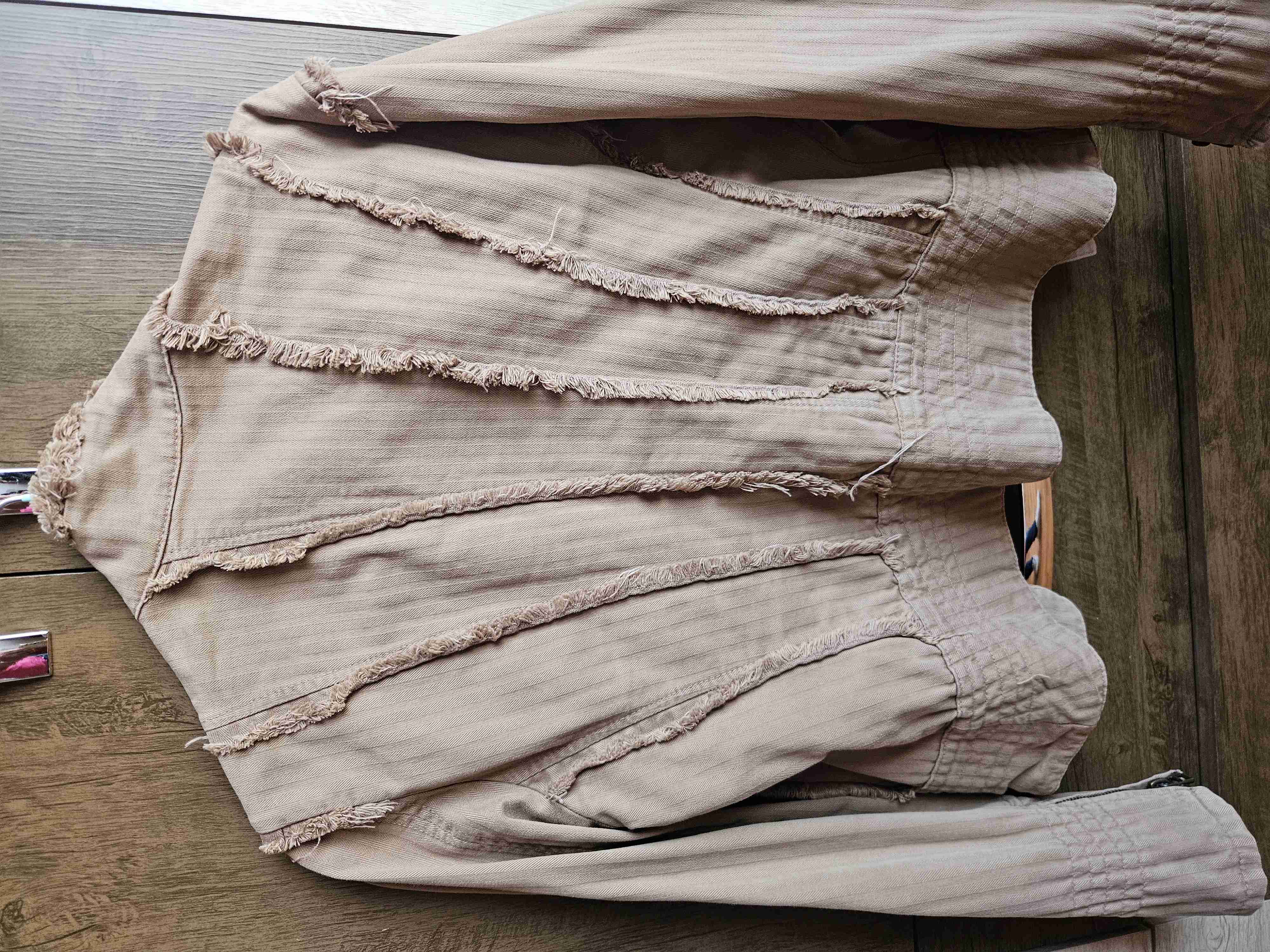 Chaqueta beige estilo militar - miniatura 4