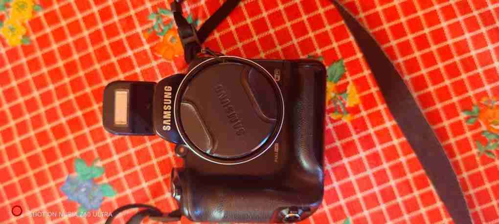 Cámara Samsung con flash - miniatura 1