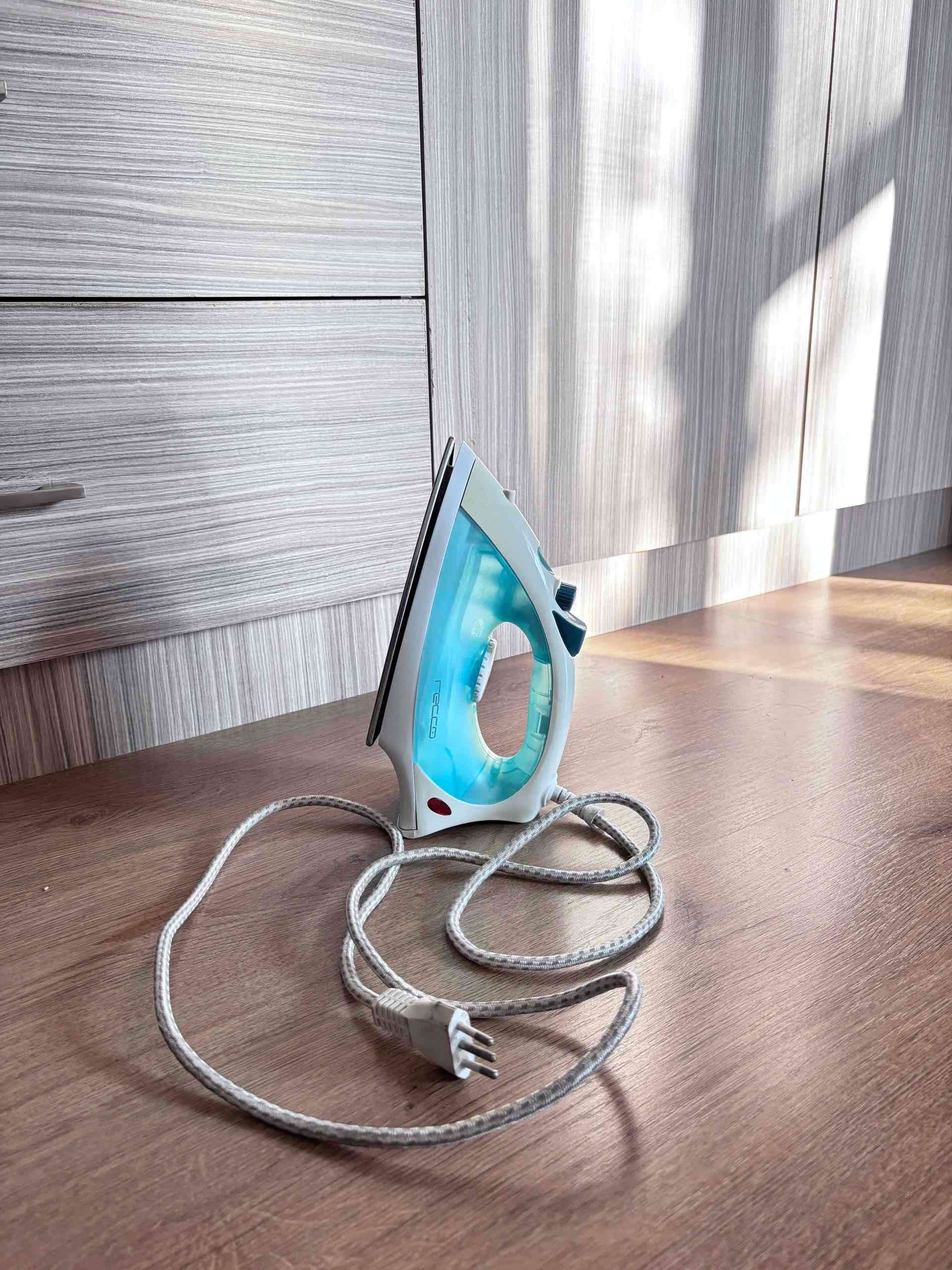 Plancha eléctrica azul - miniatura 4