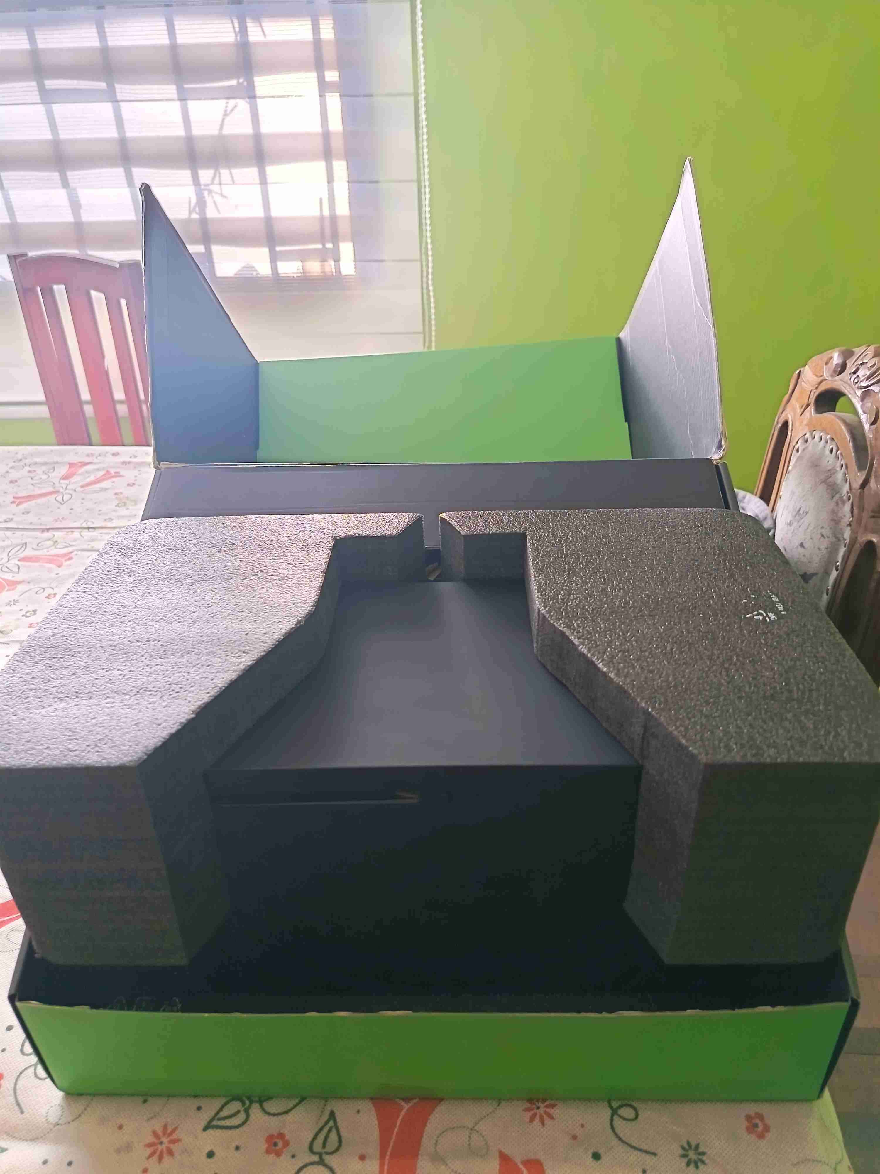 Xbox series x con audífonos y 2 mandos - miniatura 4