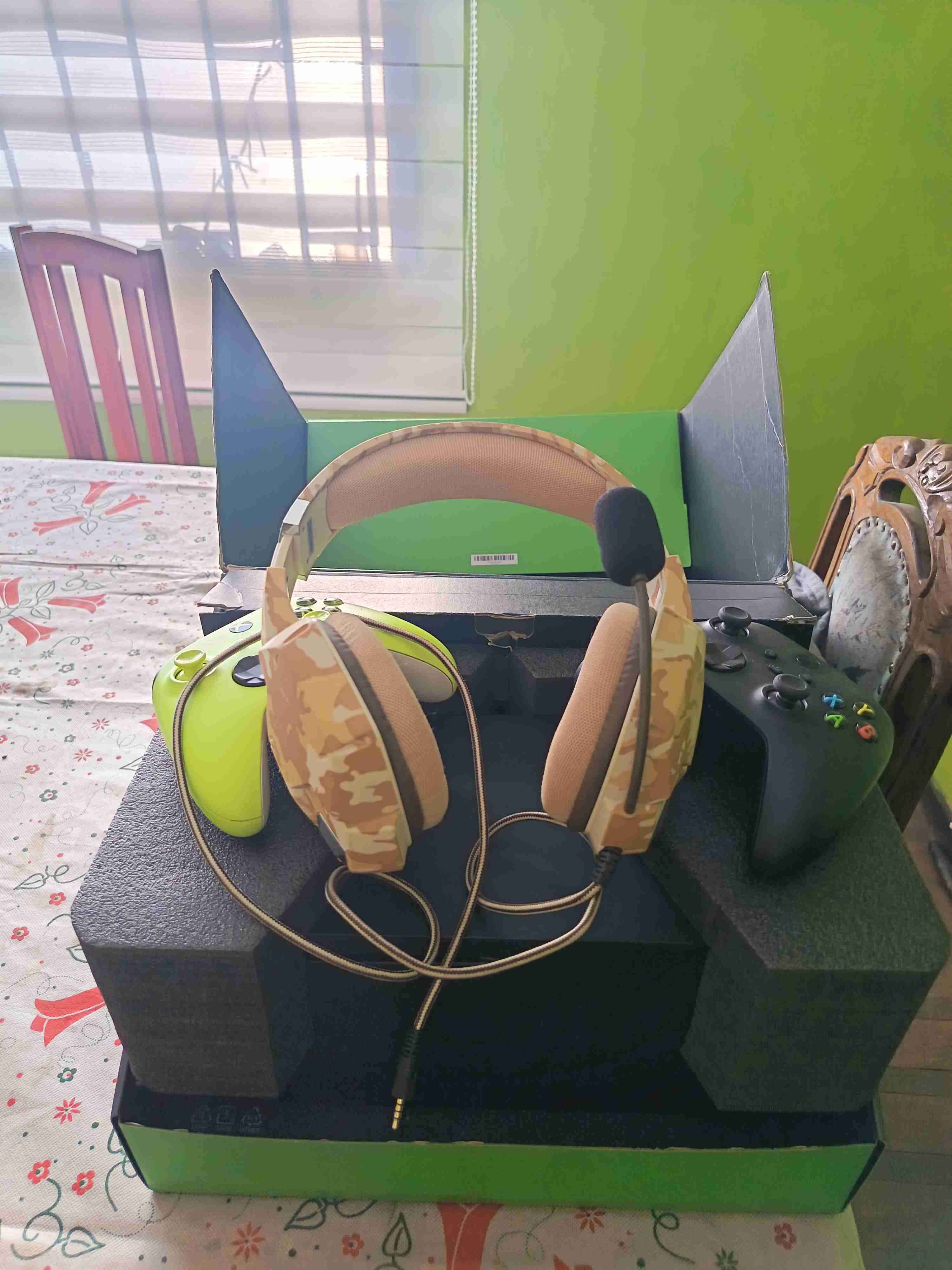 Xbox series x con audífonos y 2 mandos - miniatura 5