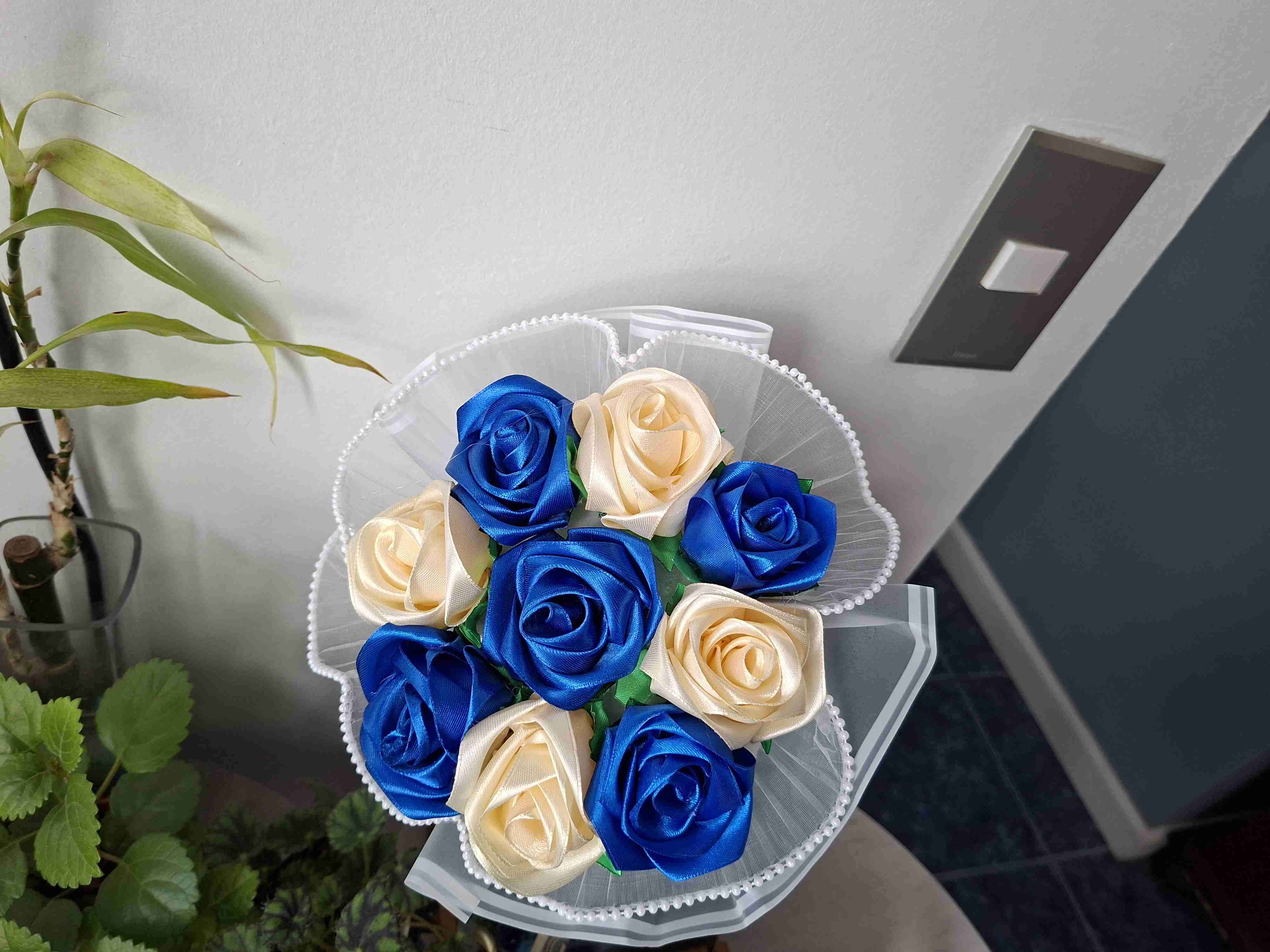 Ramo de flores artificiales cintas - miniatura 1