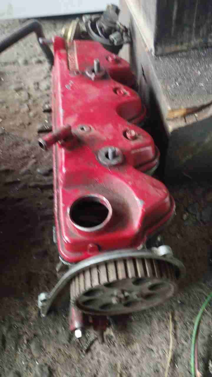 Culata de motor usada para rectificar - miniatura 2