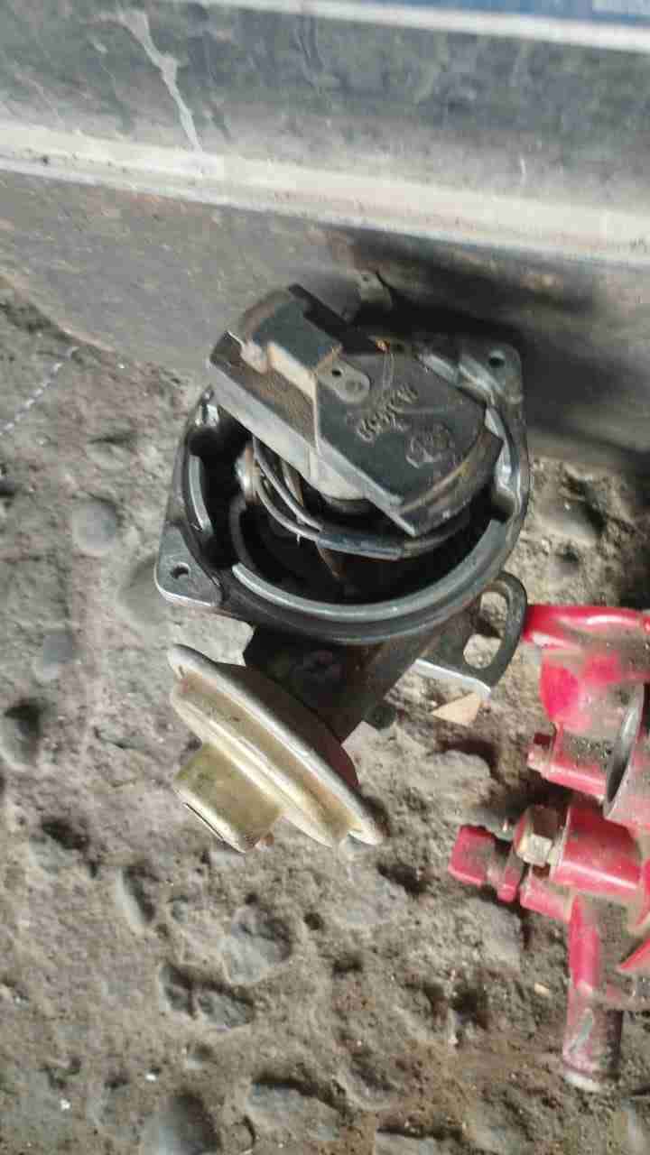 Culata de motor usada para rectificar - miniatura 3