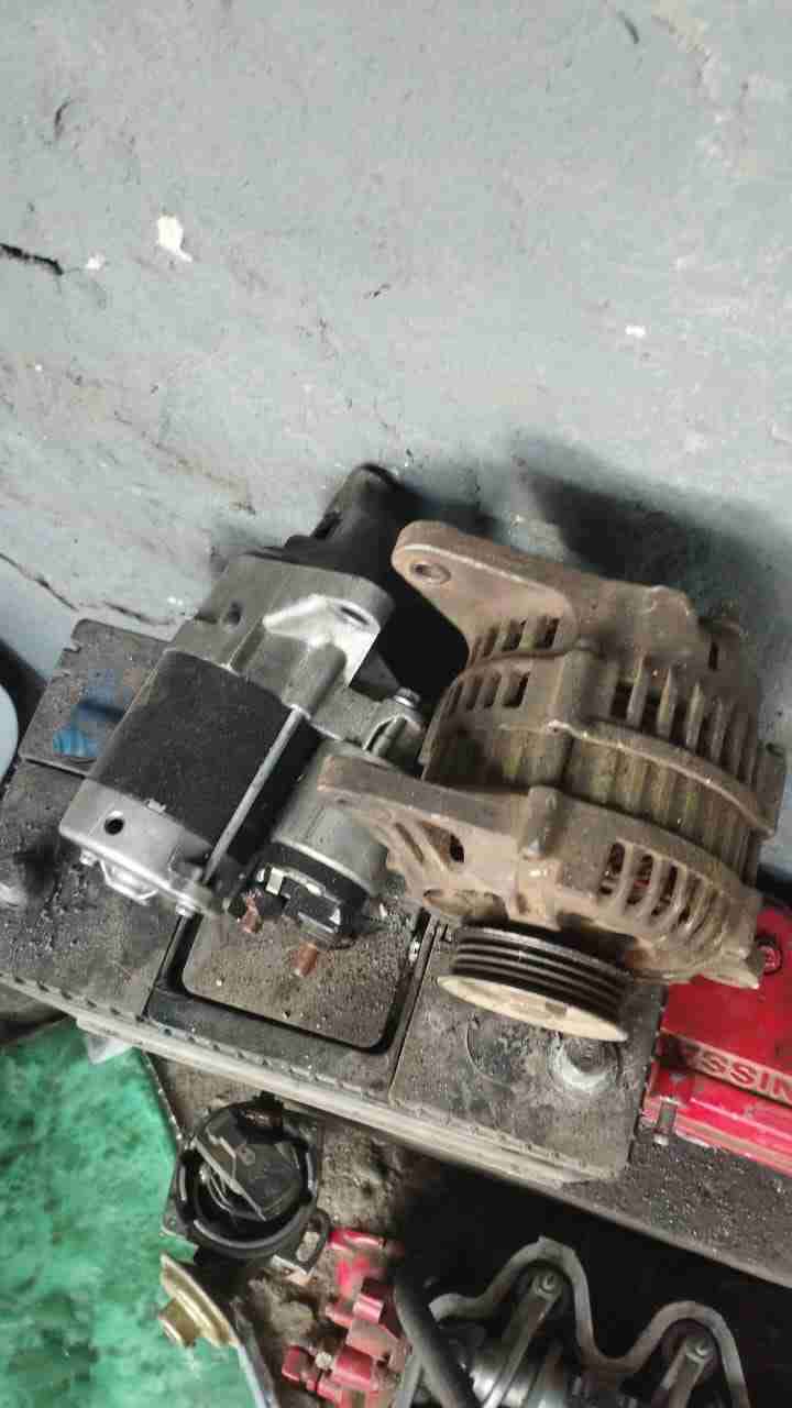 Culata de motor usada para rectificar - miniatura 6