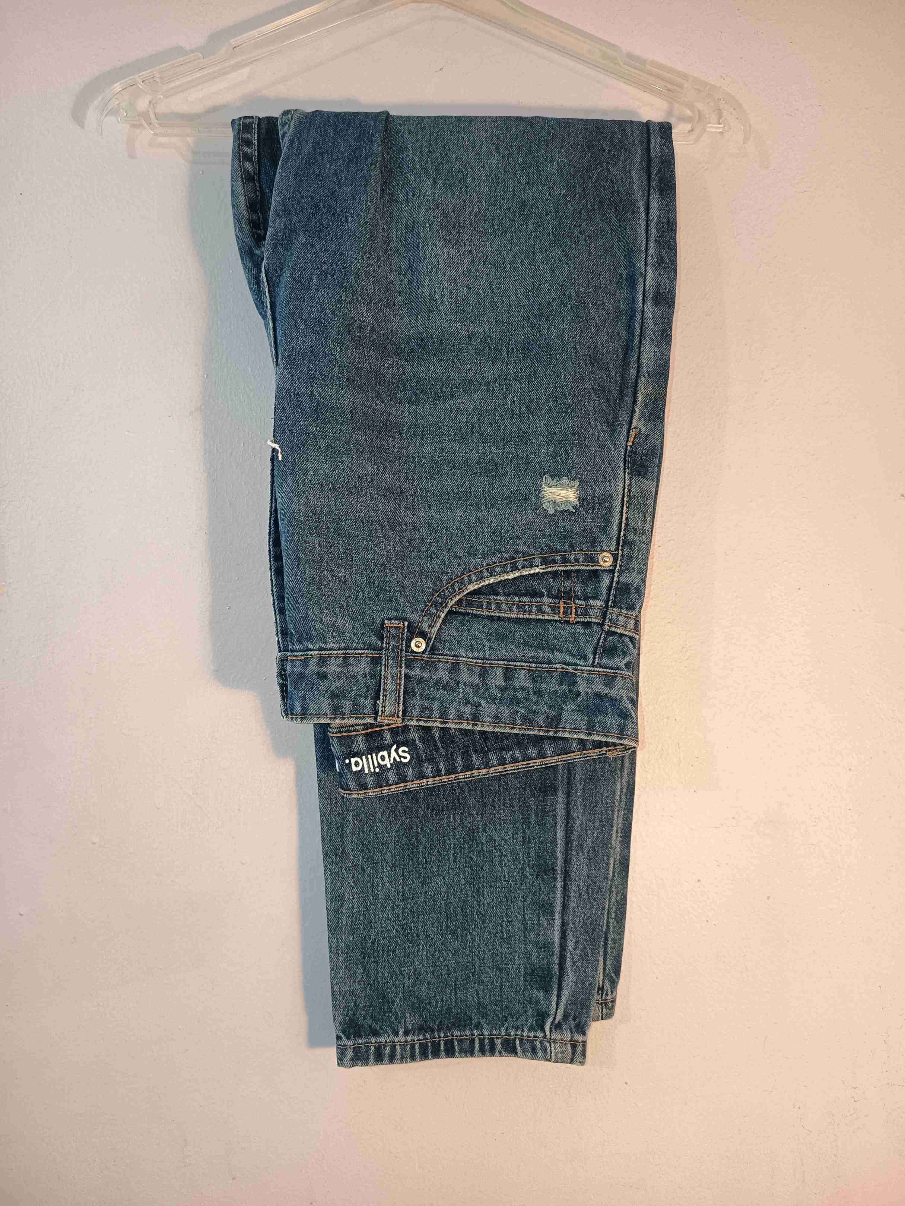 Jeans azules con roturas - miniatura 5