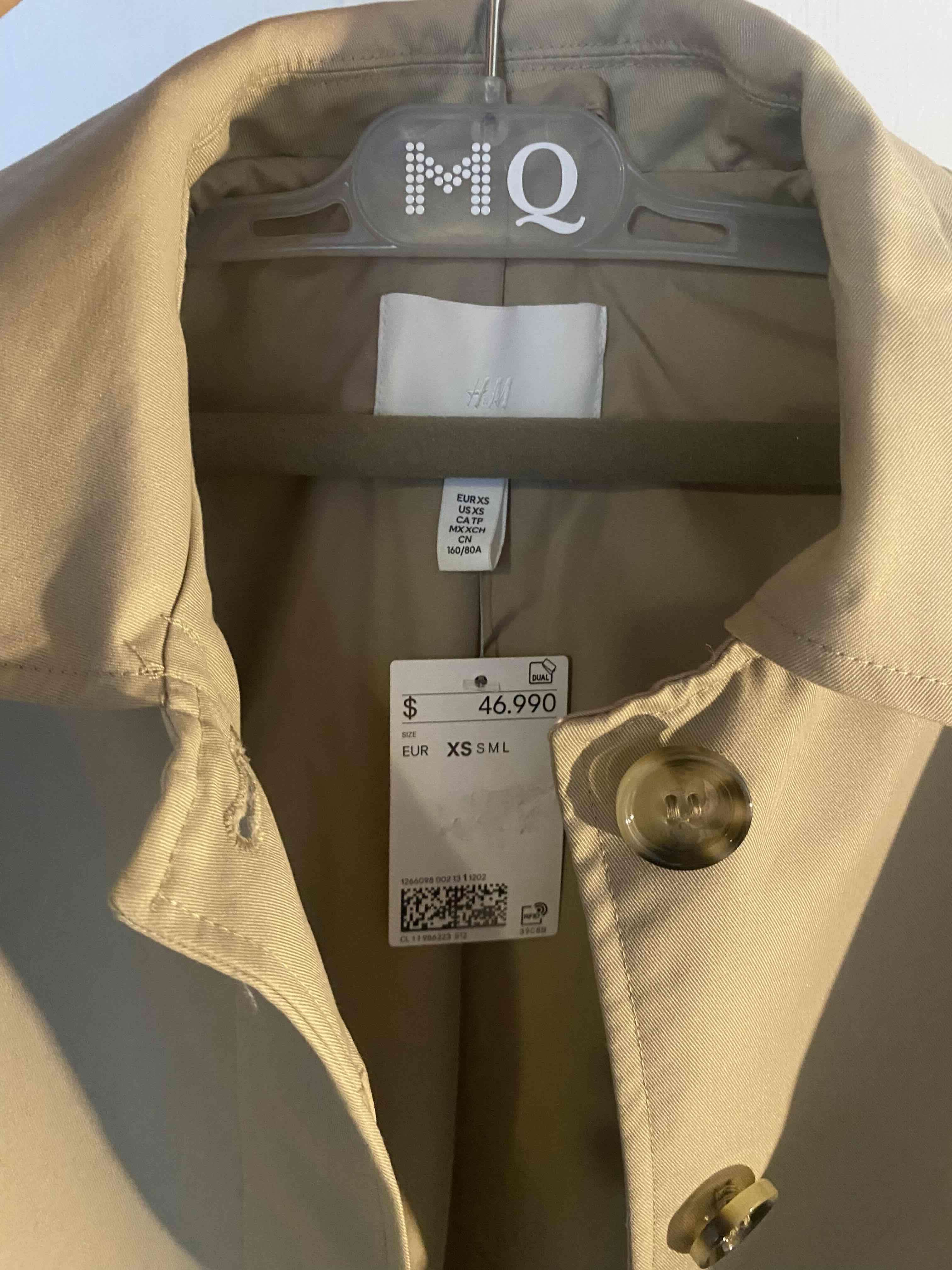 Abrigo beige con botones - miniatura 4