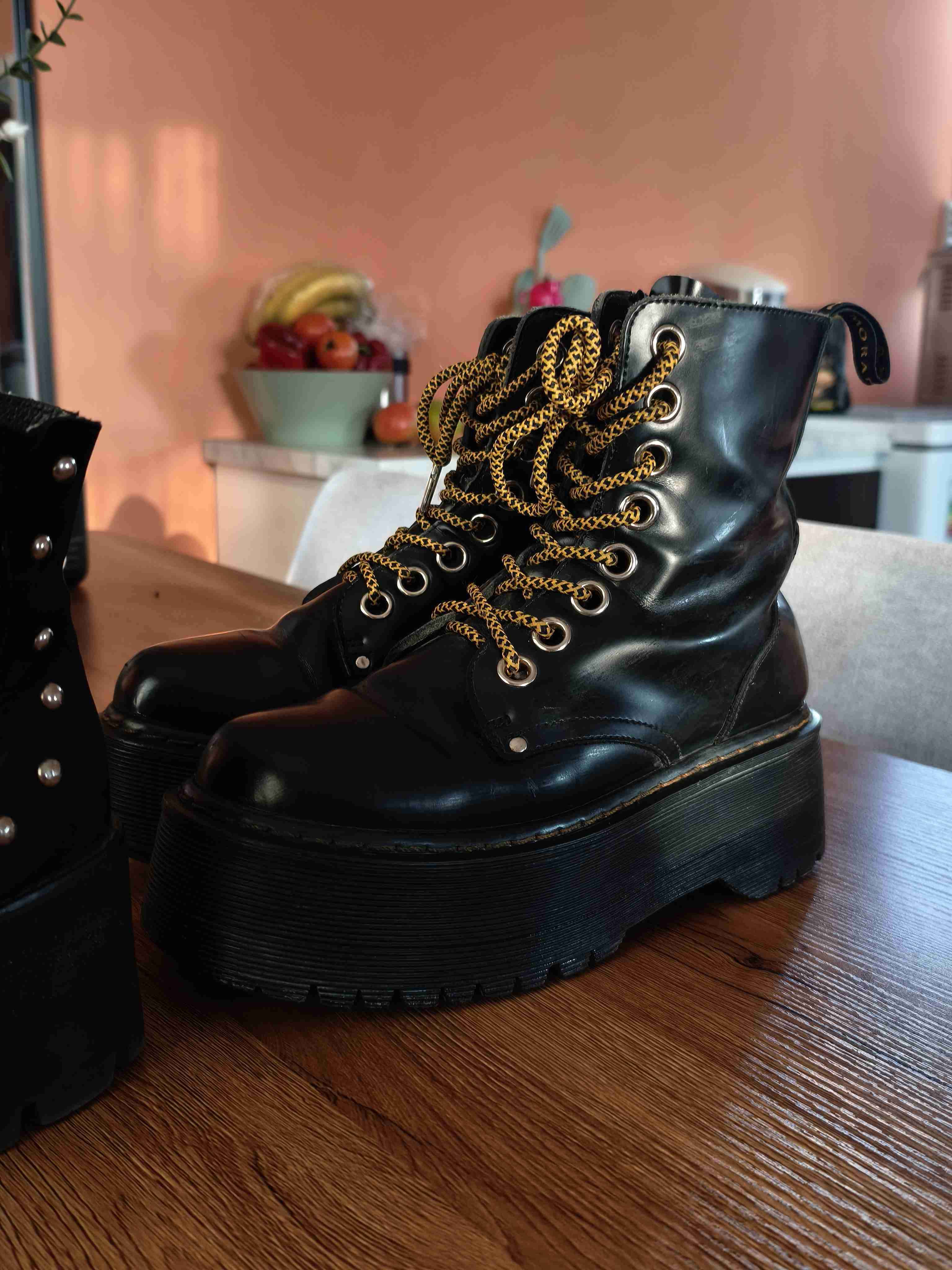 Botas negras con plataforma - miniatura 2