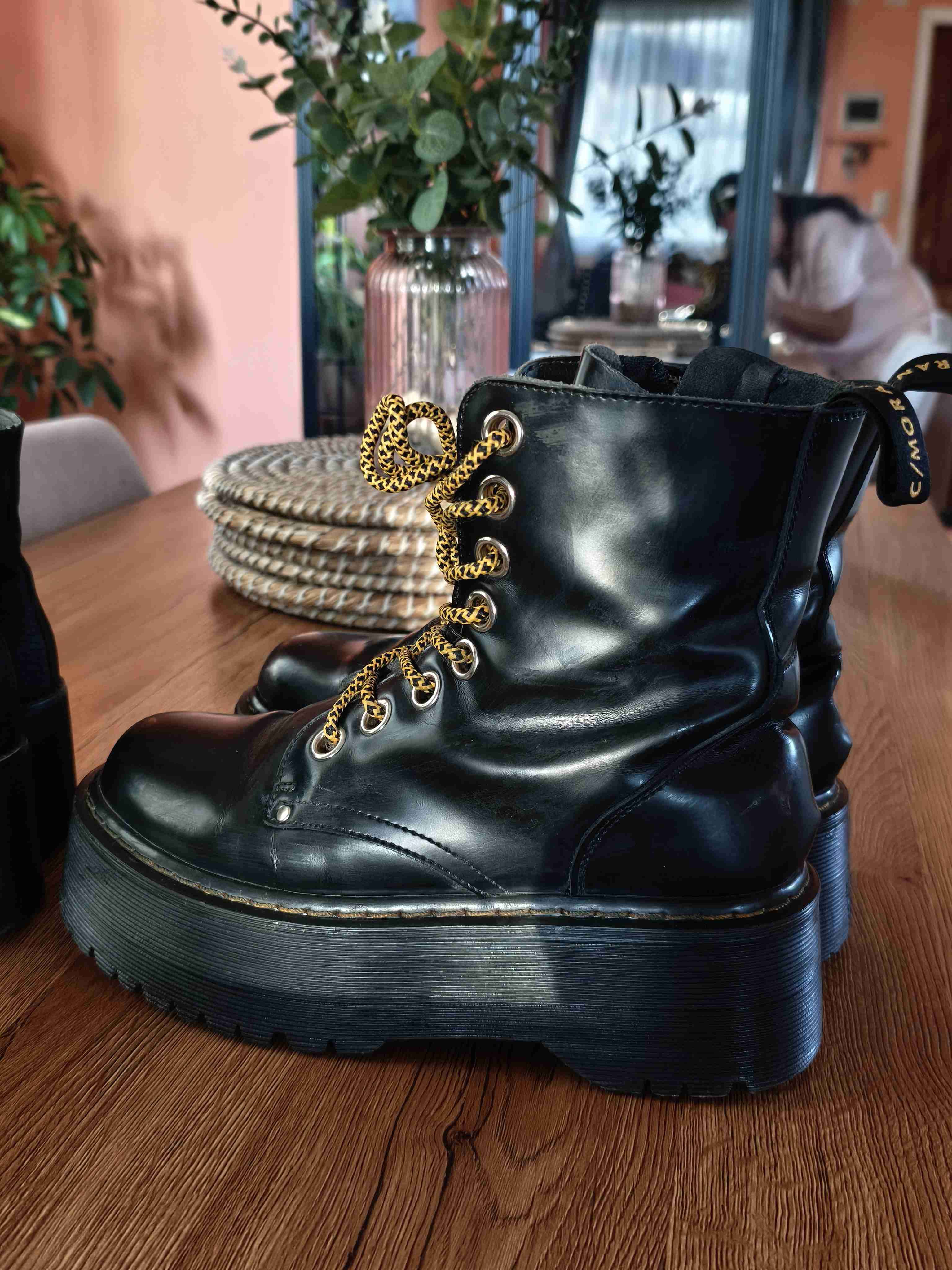 Botas negras con plataforma - miniatura 3