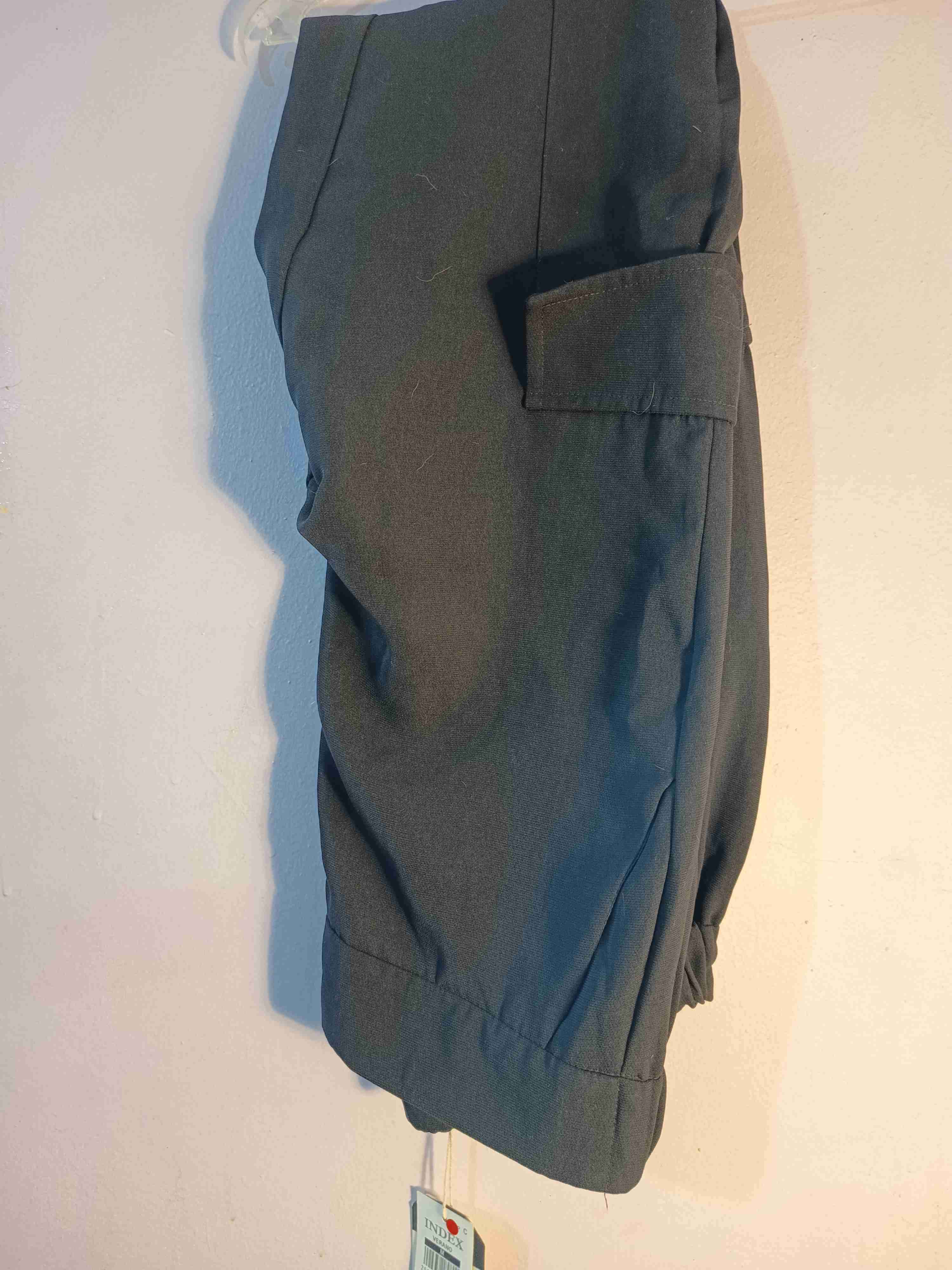 Pantalones de tela cargo negros - miniatura 5