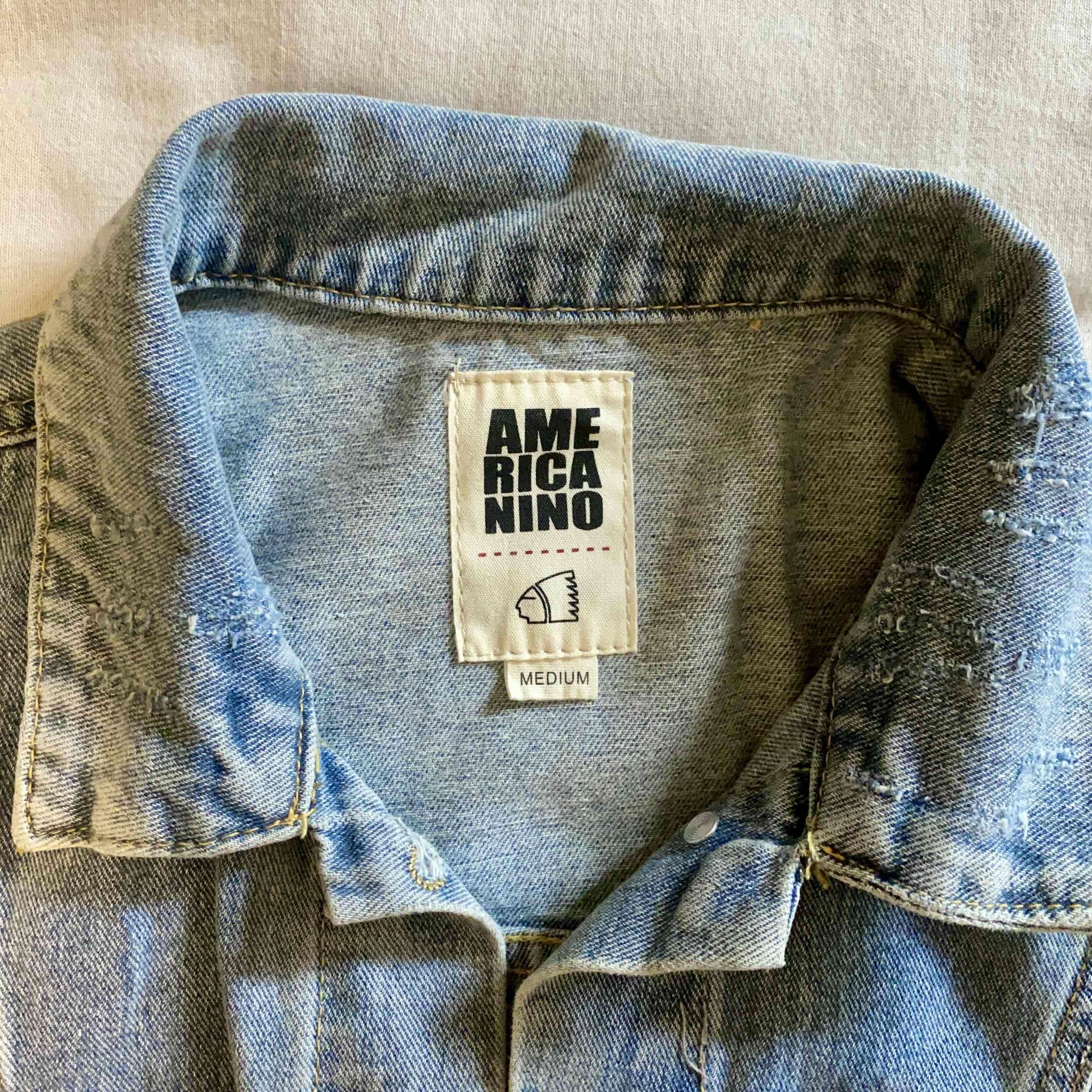 Chaqueta de mezclilla desgastada - miniatura 2