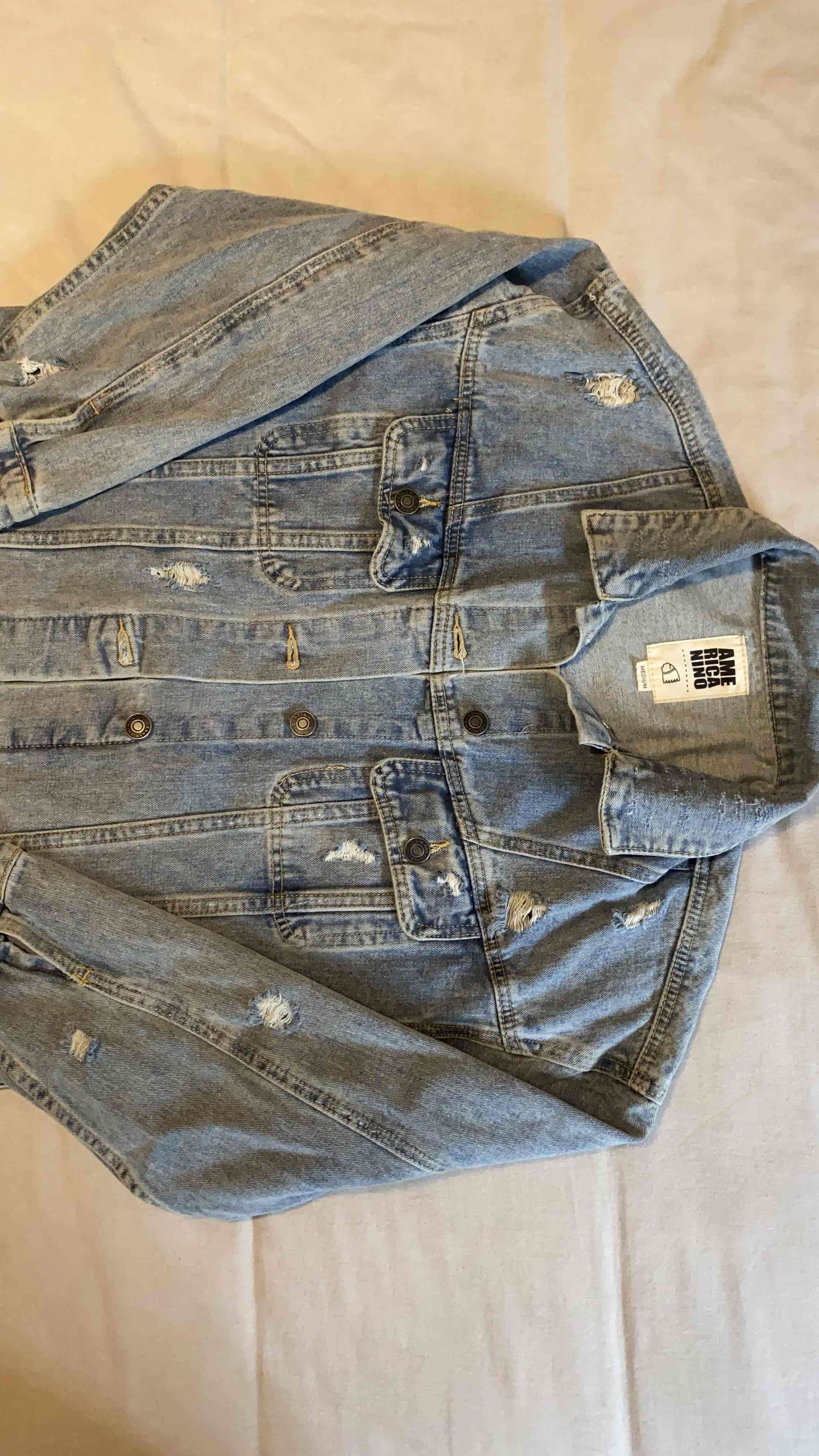 Chaqueta de mezclilla desgastada - miniatura 4