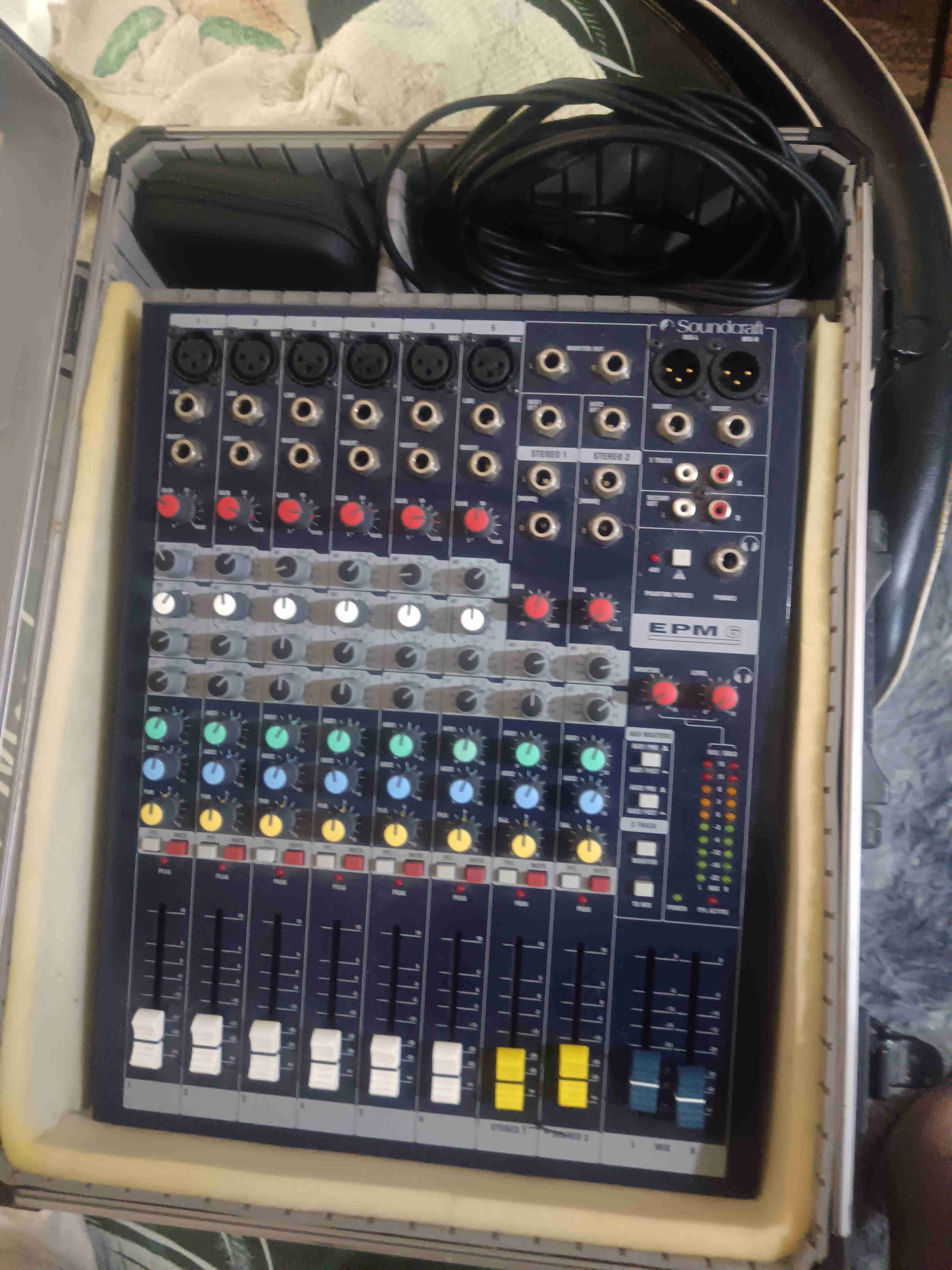 Mesa de sonido Soundcraft EPM 6 - miniatura 1