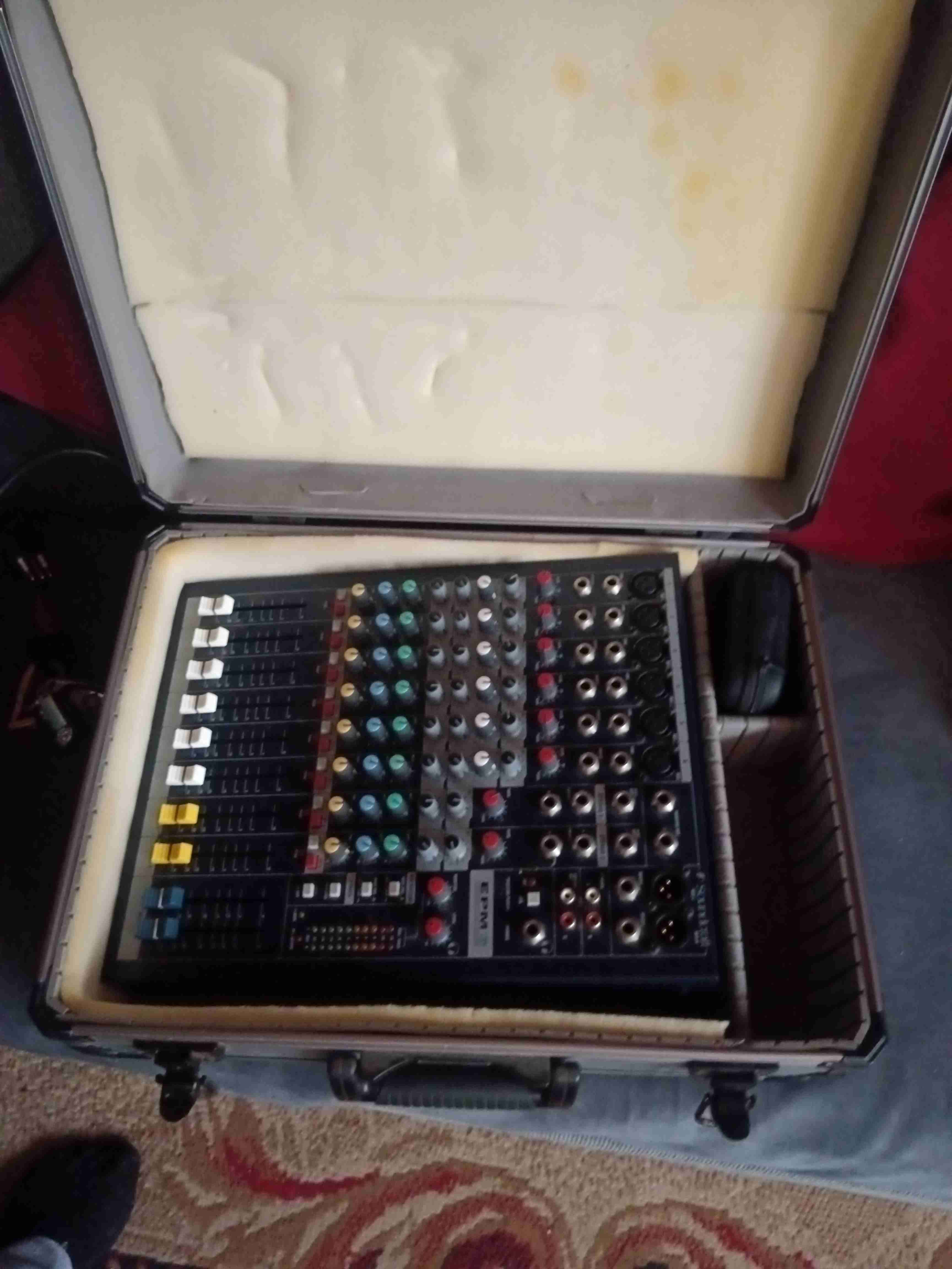 Mesa de sonido Soundcraft EPM 6 - miniatura 4