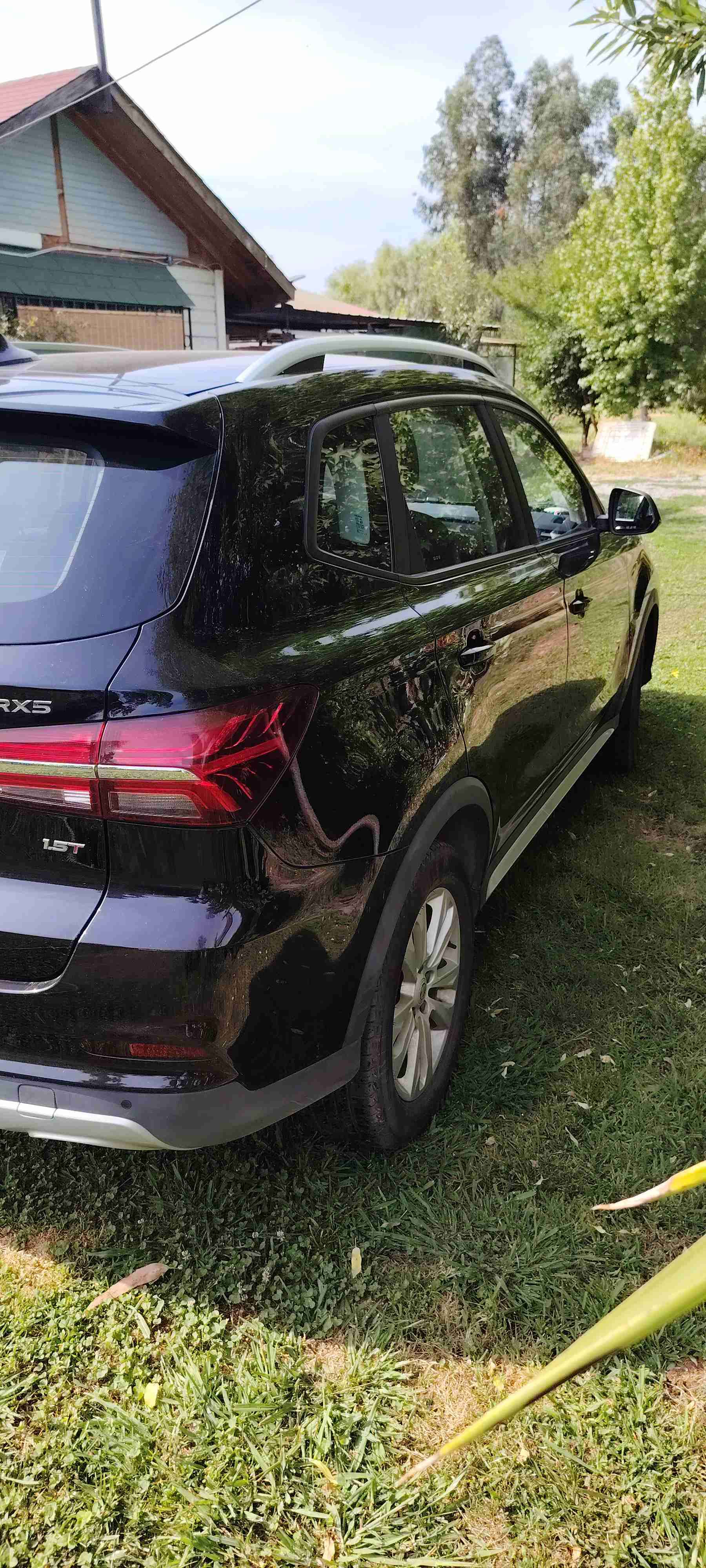 SUV negra mg rx5 30.000 mil km - miniatura 2