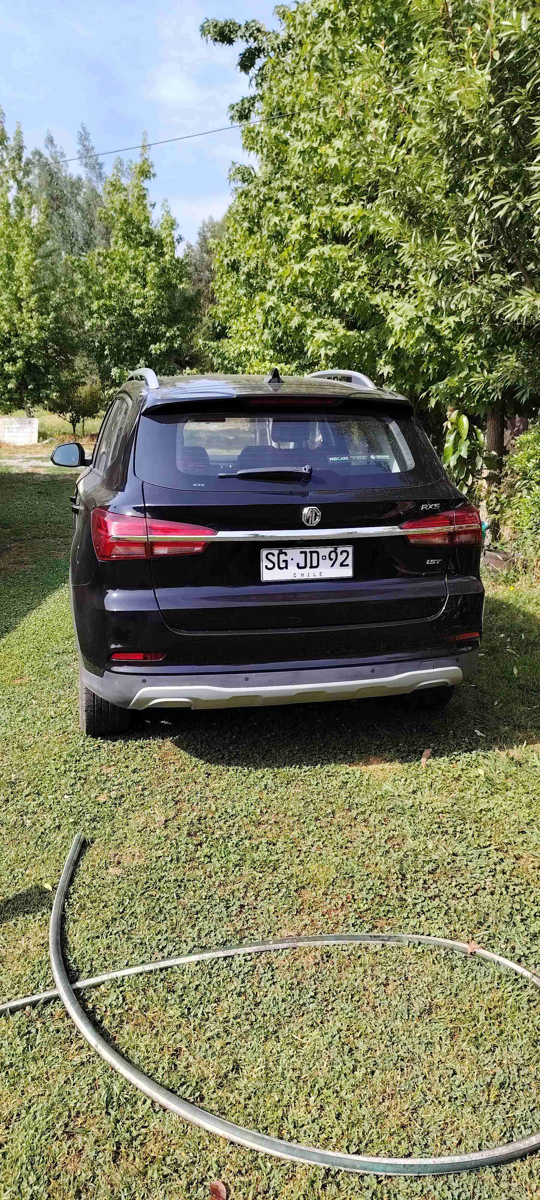 SUV negra mg rx5 30.000 mil km - miniatura 3