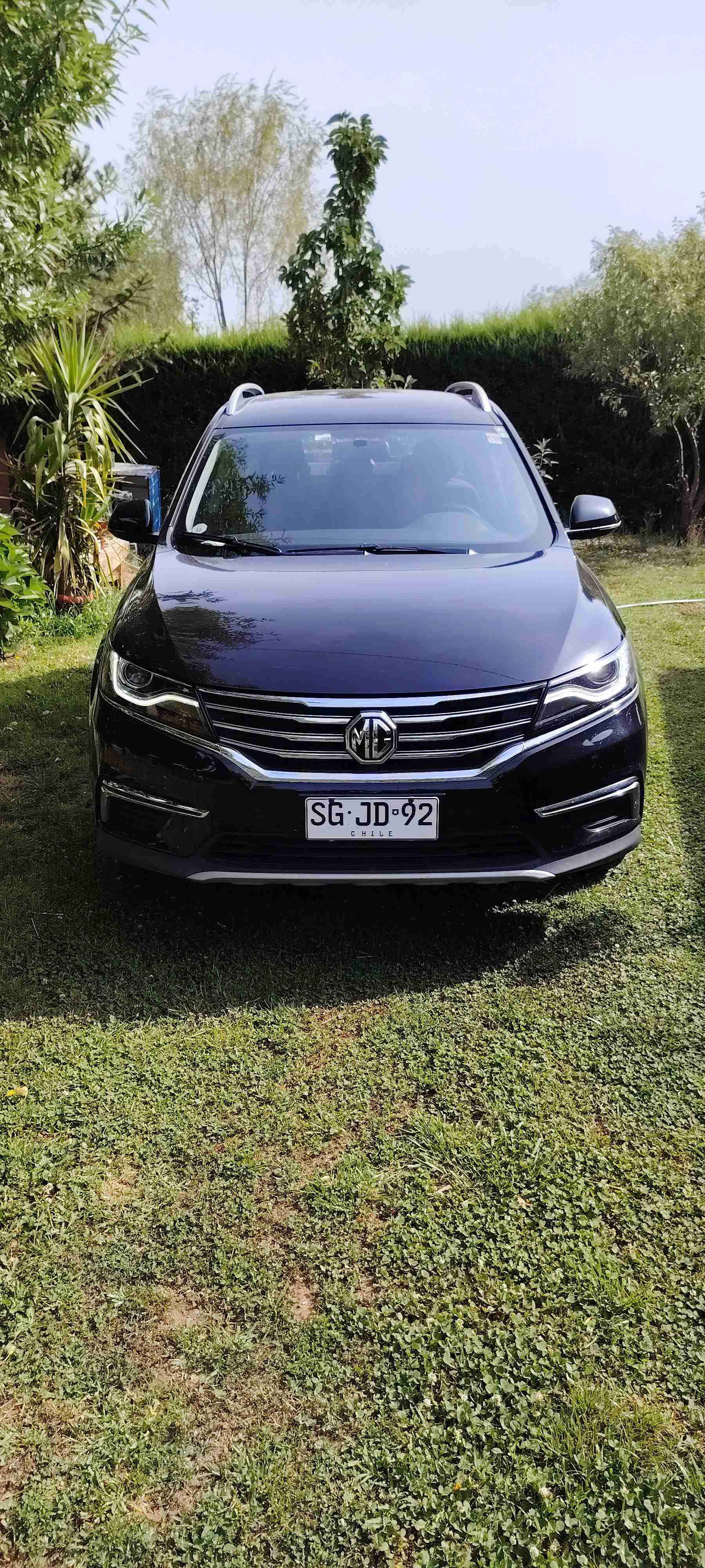 SUV negra mg rx5 30.000 mil km - miniatura 4