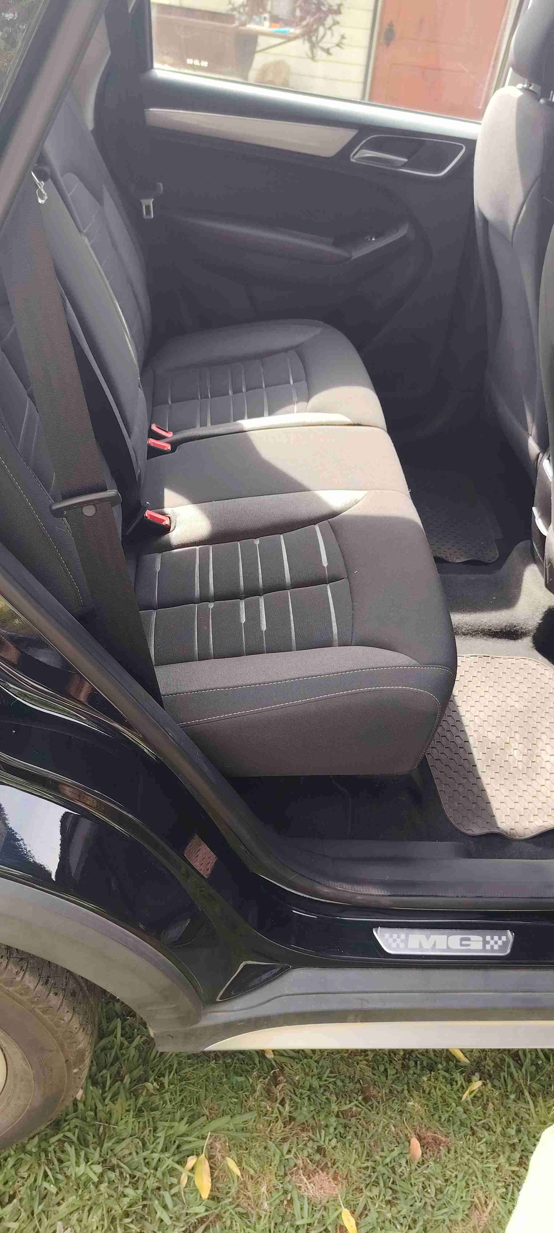 SUV negra mg rx5 30.000 mil km - miniatura 5