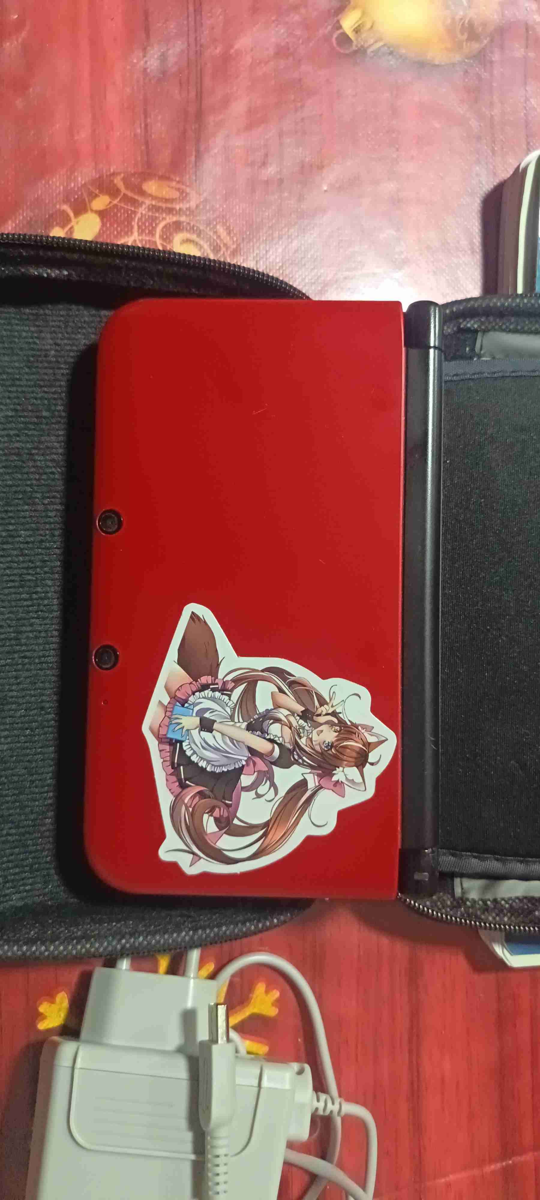 Nintendo 3DS con juegos y cargador - miniatura 2