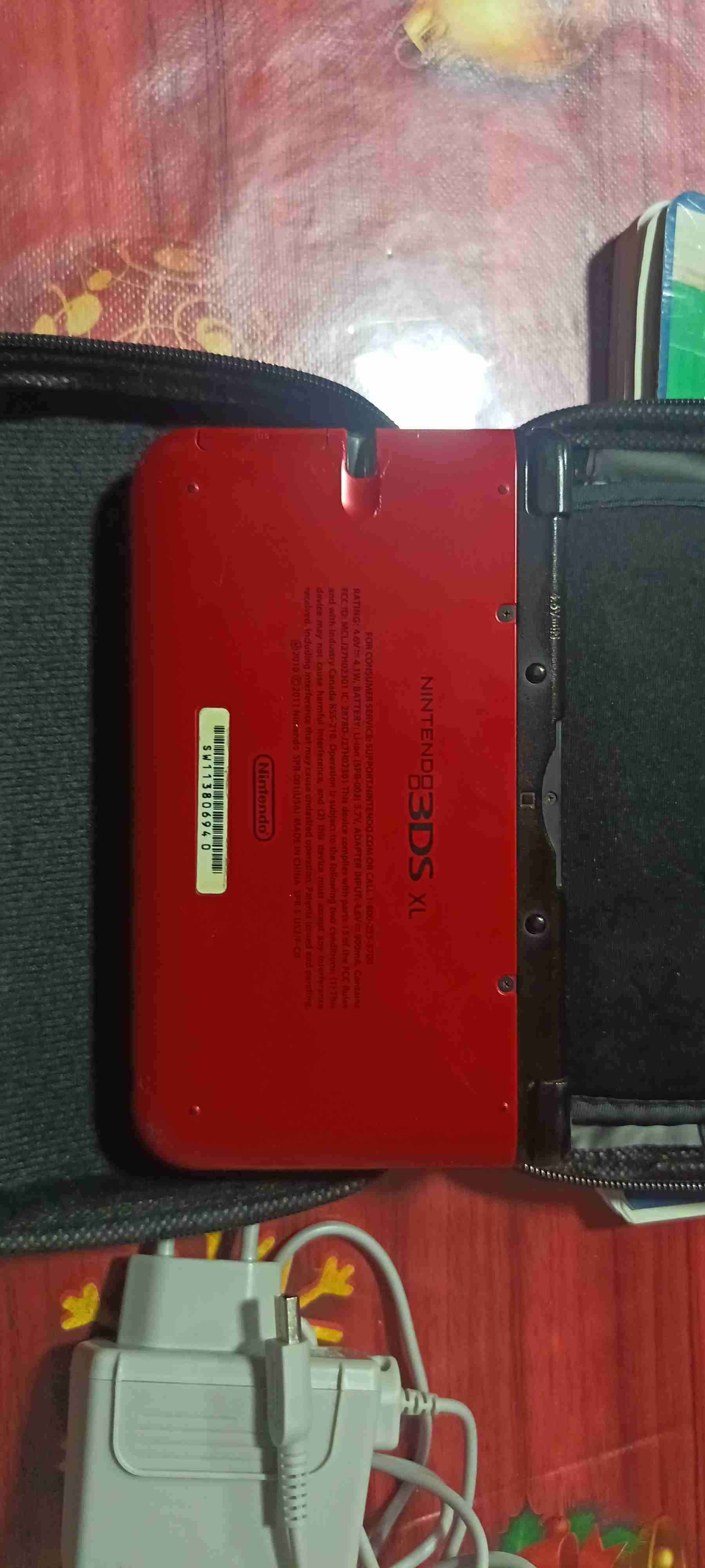 Nintendo 3DS con juegos y cargador - miniatura 5