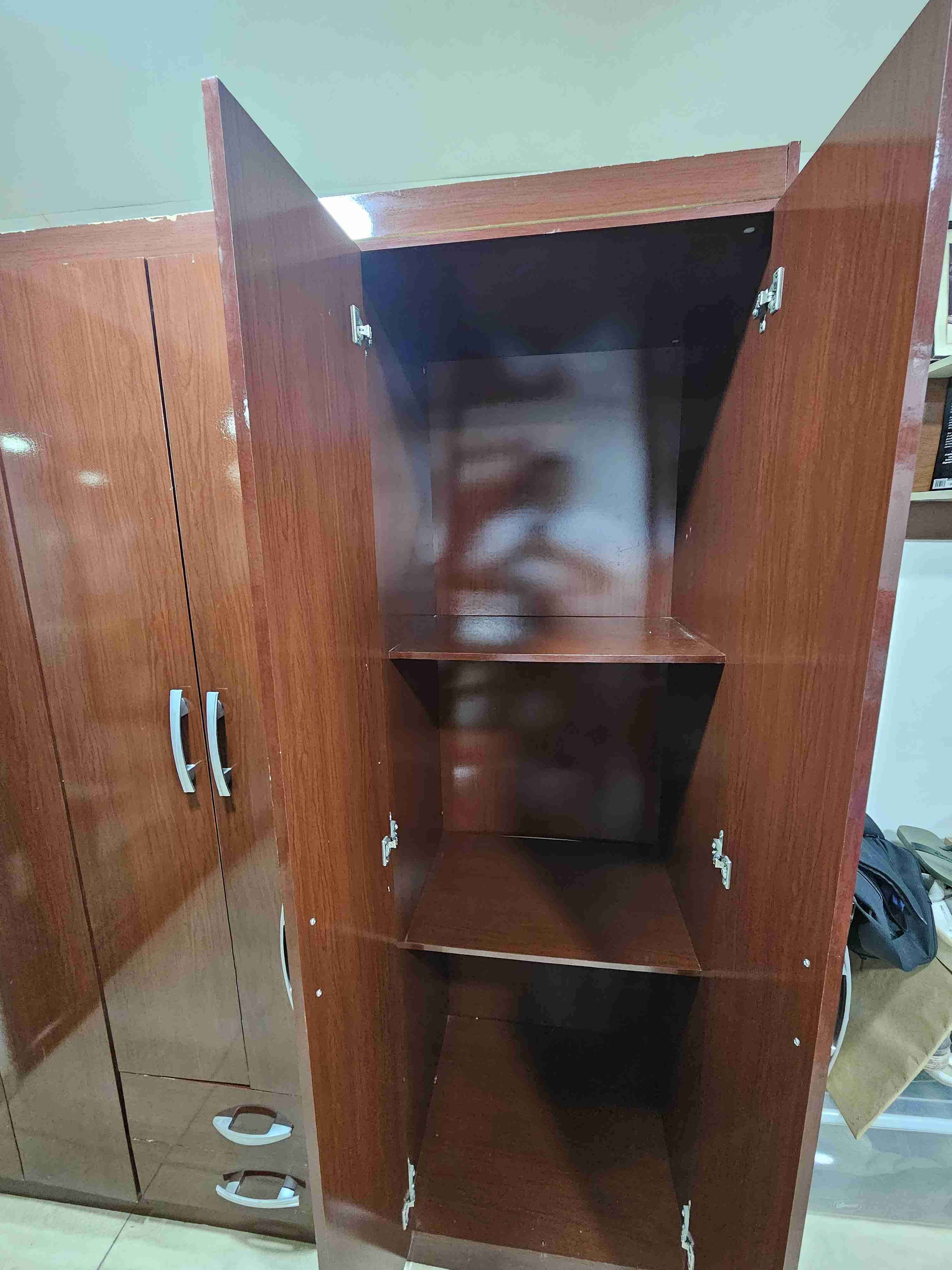 Clóset de madera con cajones - miniatura 3