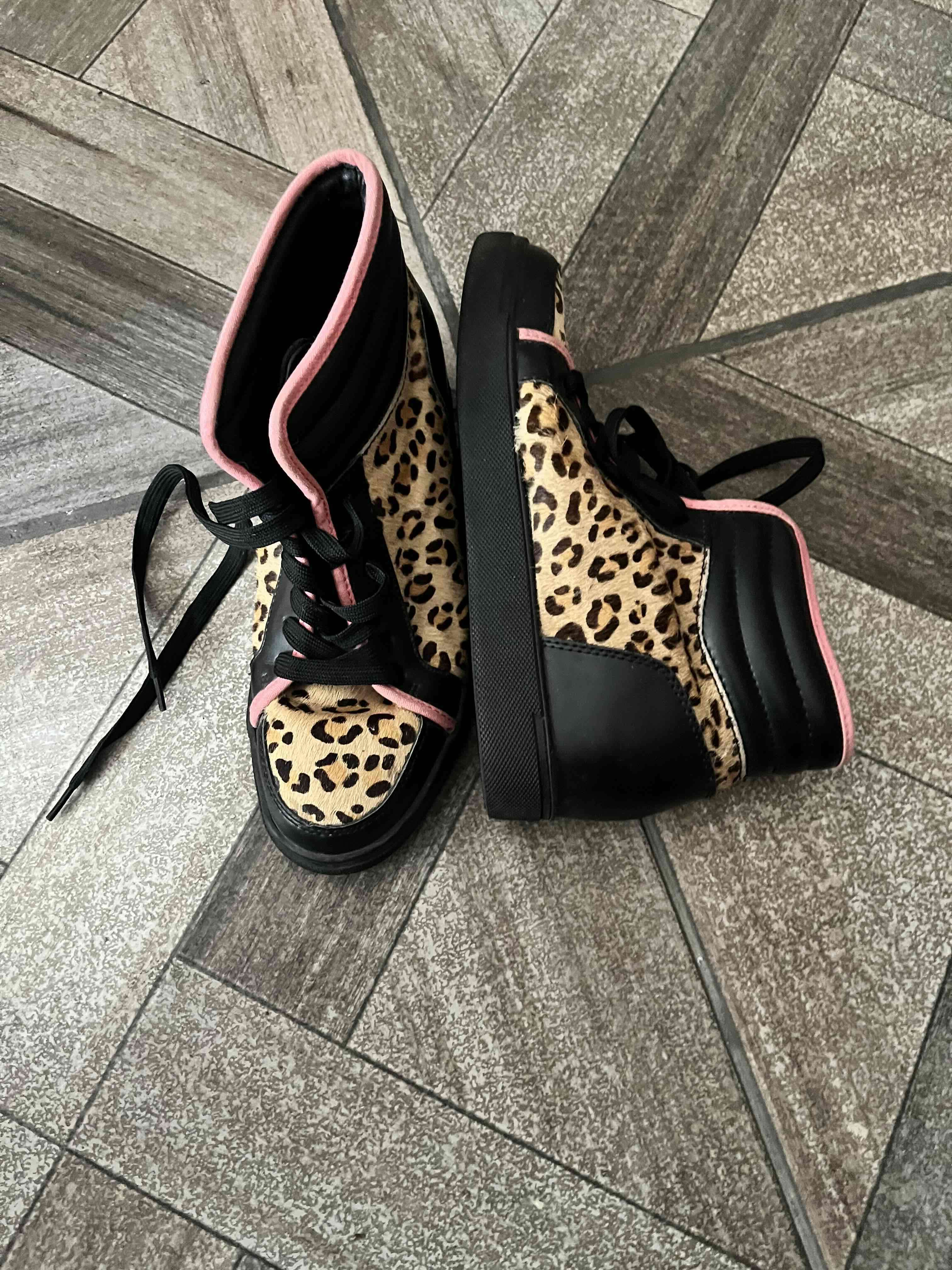 Zapatillas negras con estampado leopardo - miniatura 2