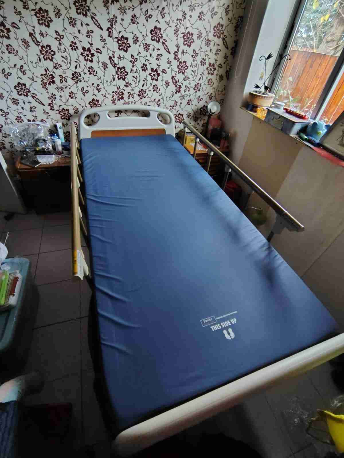 Cama hospitalaria ajustable azul - miniatura 1
