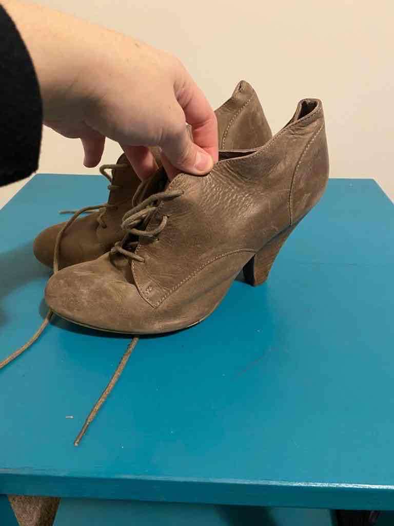 Zapatos cuero tacón café