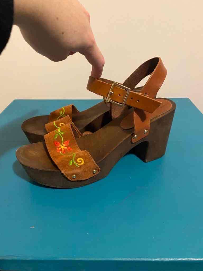 Sandalias cuero plataforma marrones