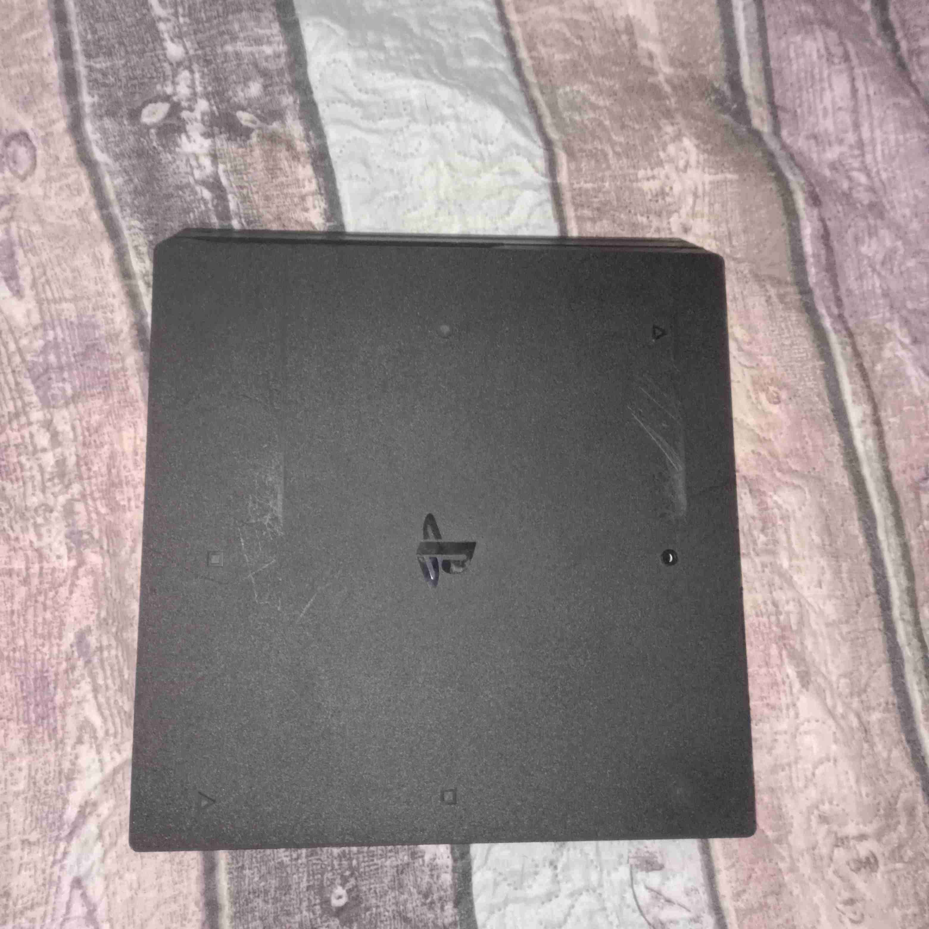 Consola PlayStation 4 Pro sin control - miniatura 1