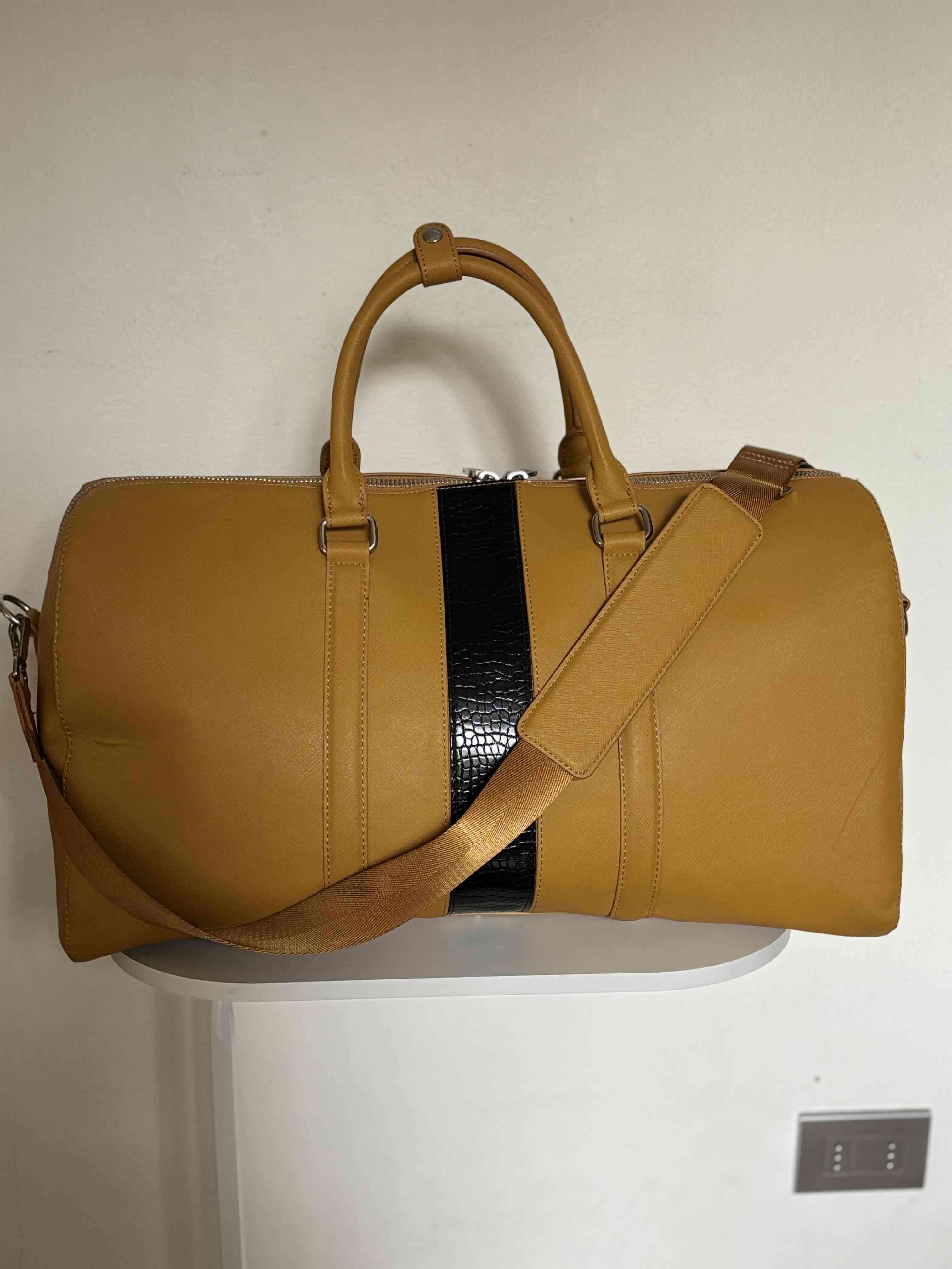 Bolso de viaje color mostaza