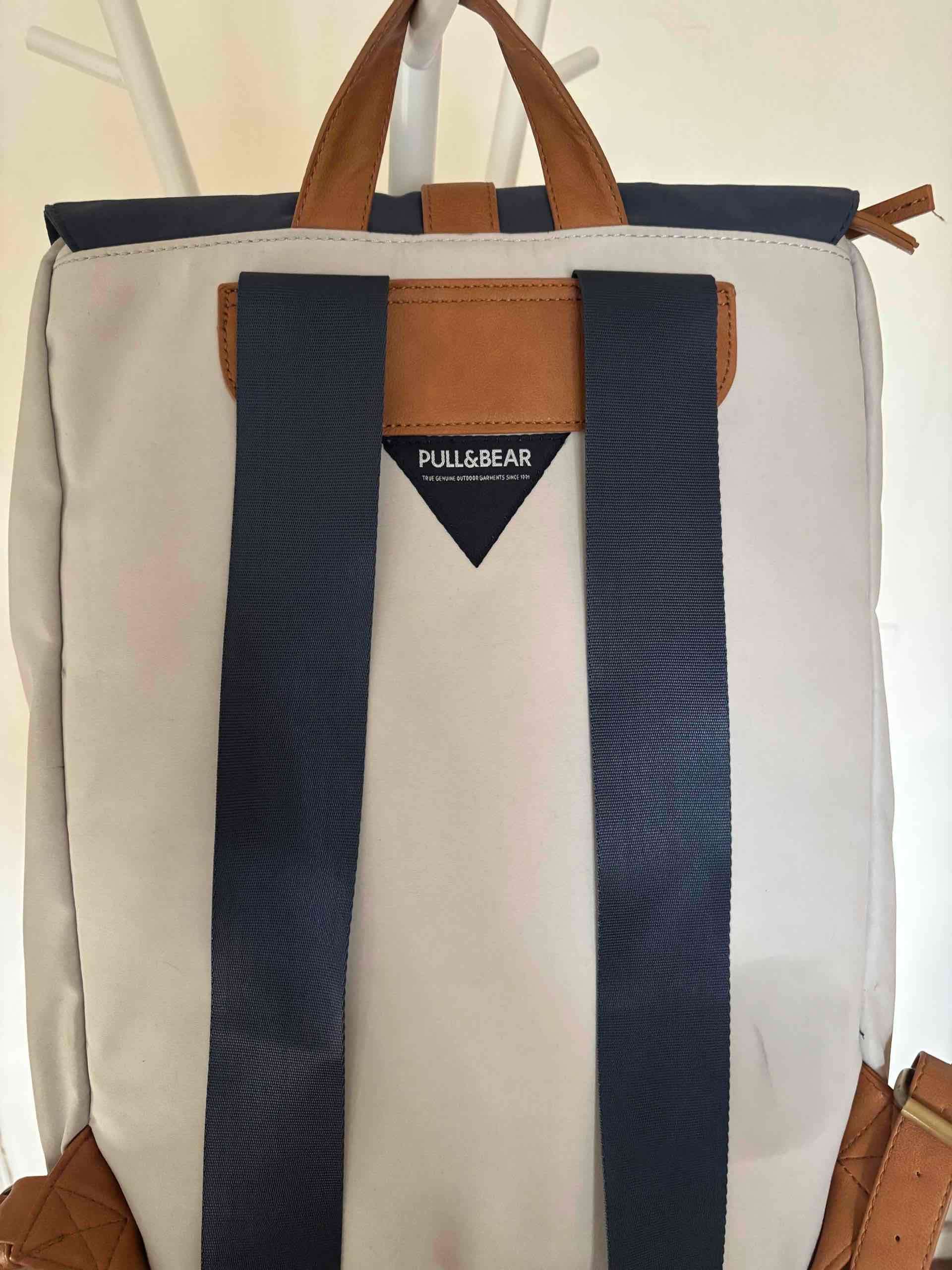 Mochila azul y amarilla con correa - miniatura 2