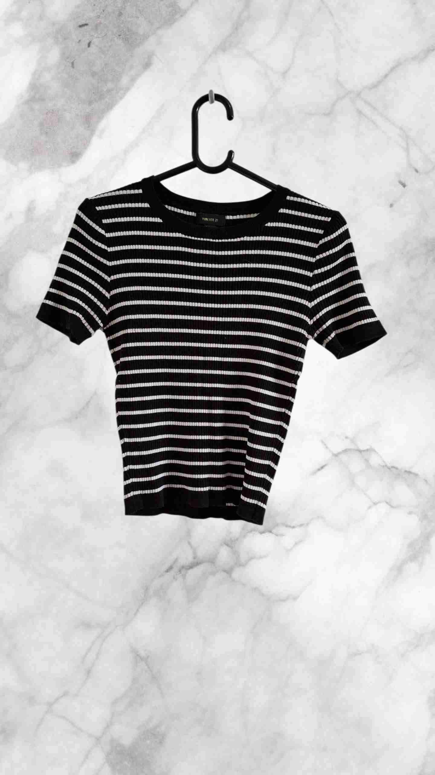 Polera rayada blanco y negro