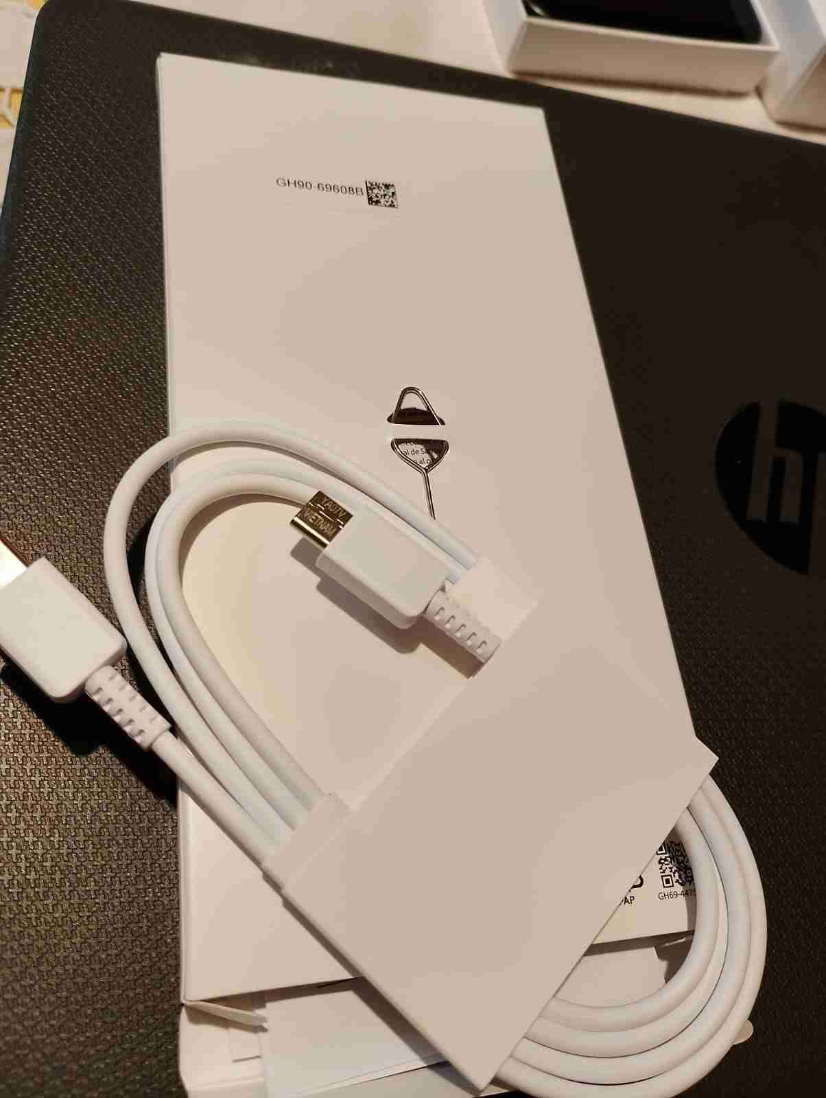 Teléfono inteligente con funda - miniatura 3