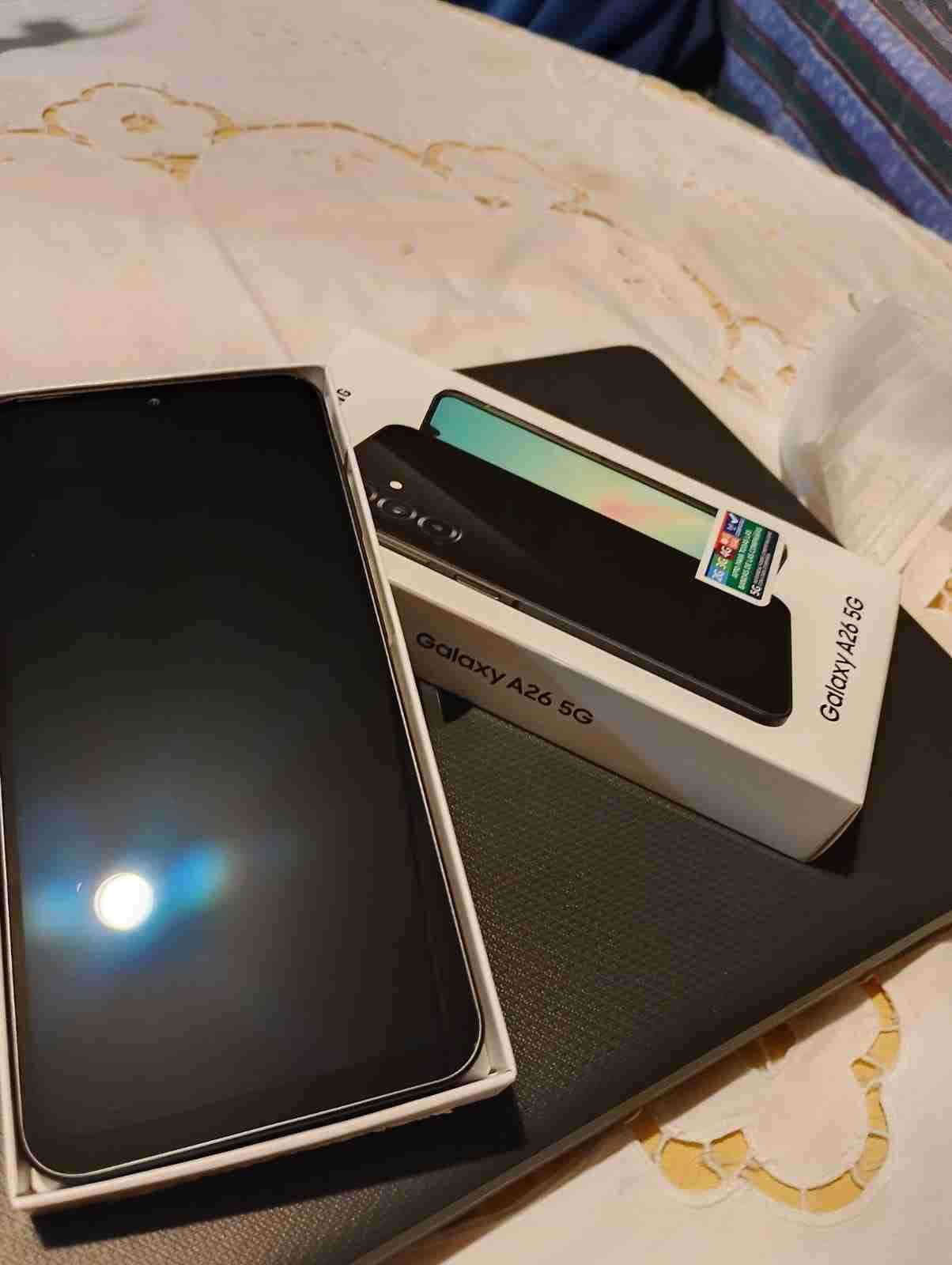 Teléfono inteligente con funda - miniatura 4